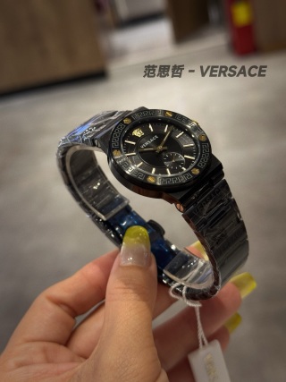 Versace Greca Logo 36mm Small Seconds detail 4