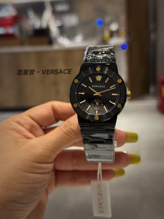 Versace Greca Logo 36mm Small Seconds detail 2