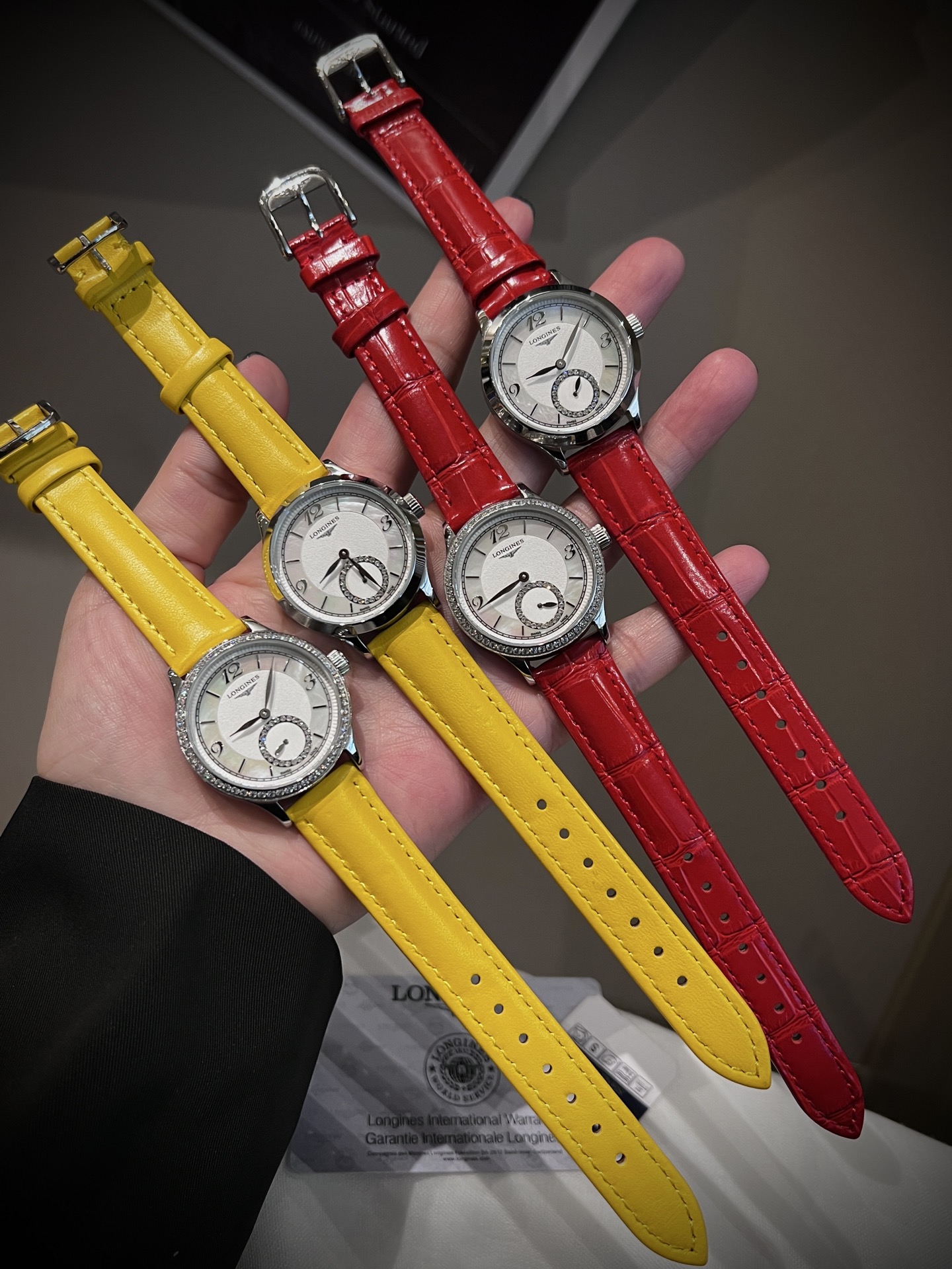NO:947186,Longines ladies watch, imported quartz movement, 316L stainless steel case, stainless steel strap, diameter 32mm, thickness 8mm. This watch is very popular among women, reflecting their unique personality and charming elegance on different occasions.,longines19860909浪琴女士腕表 进口石英机芯 316L精钢表壳 精钢表带 直径32mm厚8mm该款腕表备受女性喜爱,在不同的场合映耀着她们各自的独特个性与迷人风华,,longines,Watch