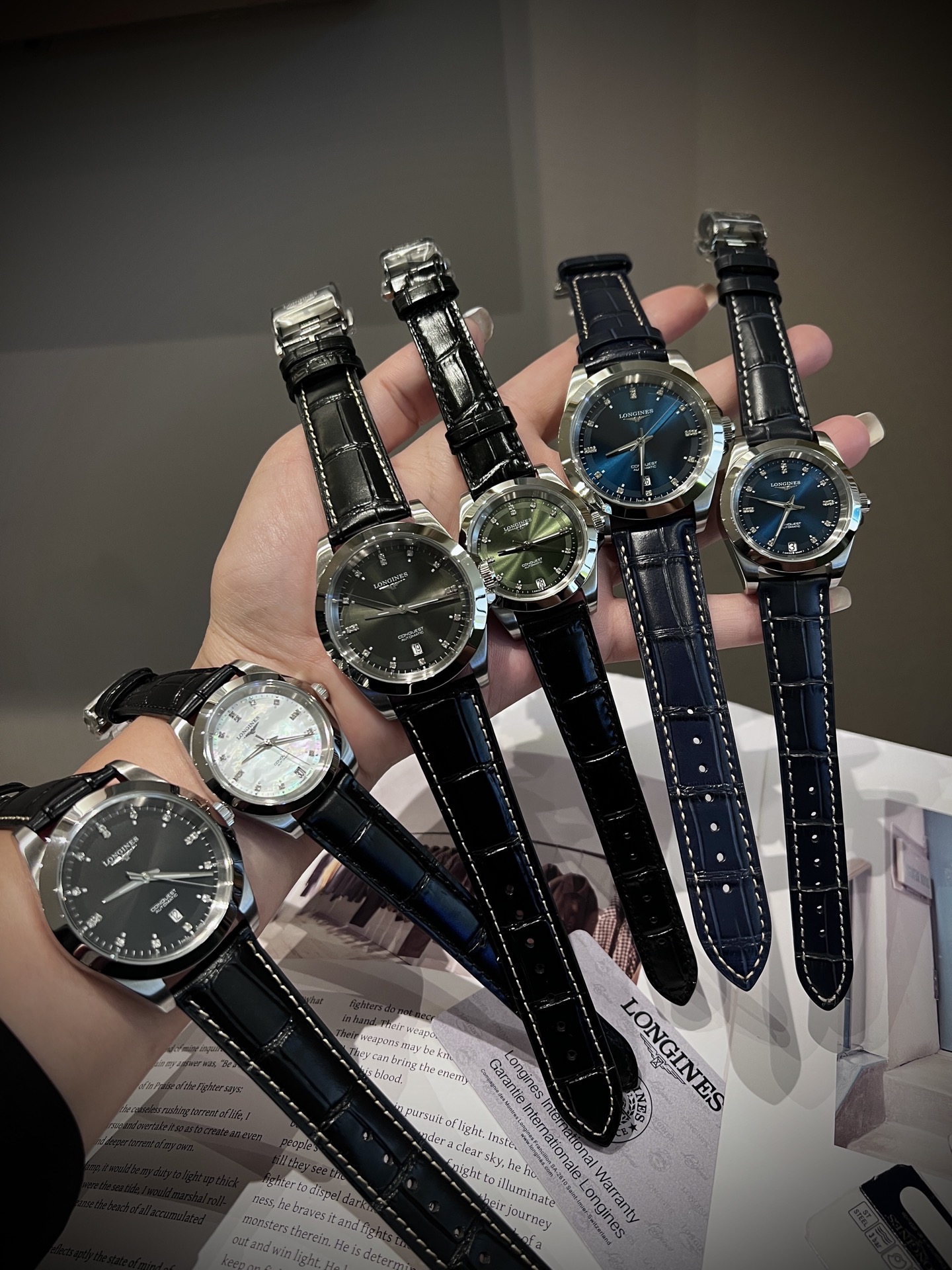 NO:947205,White shell, steel strap 10, Longines Concas Yuedong series couple model, Chinese Valentine's Day gift, women's model 34mm, men's model 41mm size, 316 stainless steel material, one circle and one shell, CNC precision craftsmanship to create brushed and polished transition, smooth transition and full texture, imported Japanese movement with additional scale and luminous function, folding clasp decorated with brand logo craftsmanship, delicate texture and clear lines [Celebration] Three codes in one (look for the exclusive code 56776747)  Universally matched with all kinds of jewelry, high-end and fashionable, you will know its beauty when you see the real thing! [Fireworks],, longines19860909白壳 钢带10 浪琴康卡斯悦动系列情侣款 七夕礼物女款34mm.男款41mm尺寸,316精钢材质,一圈一壳,CNC精工艺打造拉丝抛光处理过渡流畅质感拉满,进口日本机芯附加刻度夜光功能 折叠式表扣饰以品牌标志工艺细腻纹路清晰[庆祝]三码合一(认准独家编码56776747) 万能搭配各种首饰,高级又时髦,看到实物就知道它的美![烟花],,longines,Watch