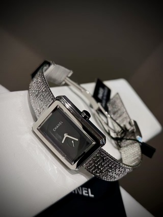 Chanel BOY·FRIEND TWEED detail 3
