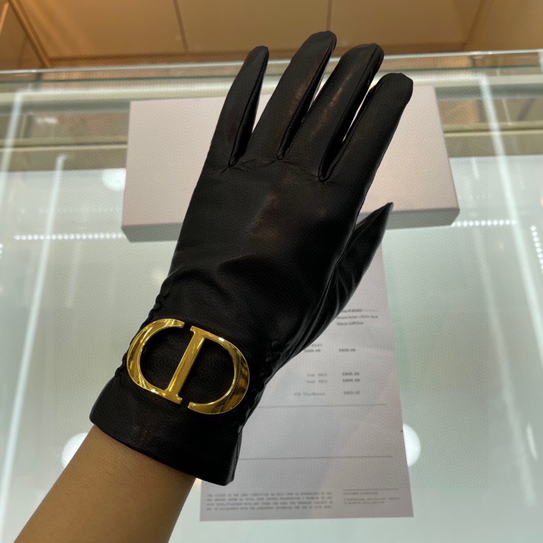 Dior最新全触屏手套采用进口山羊皮女人味十足推荐款内里加绒带起来既舒适又保暖码数ML