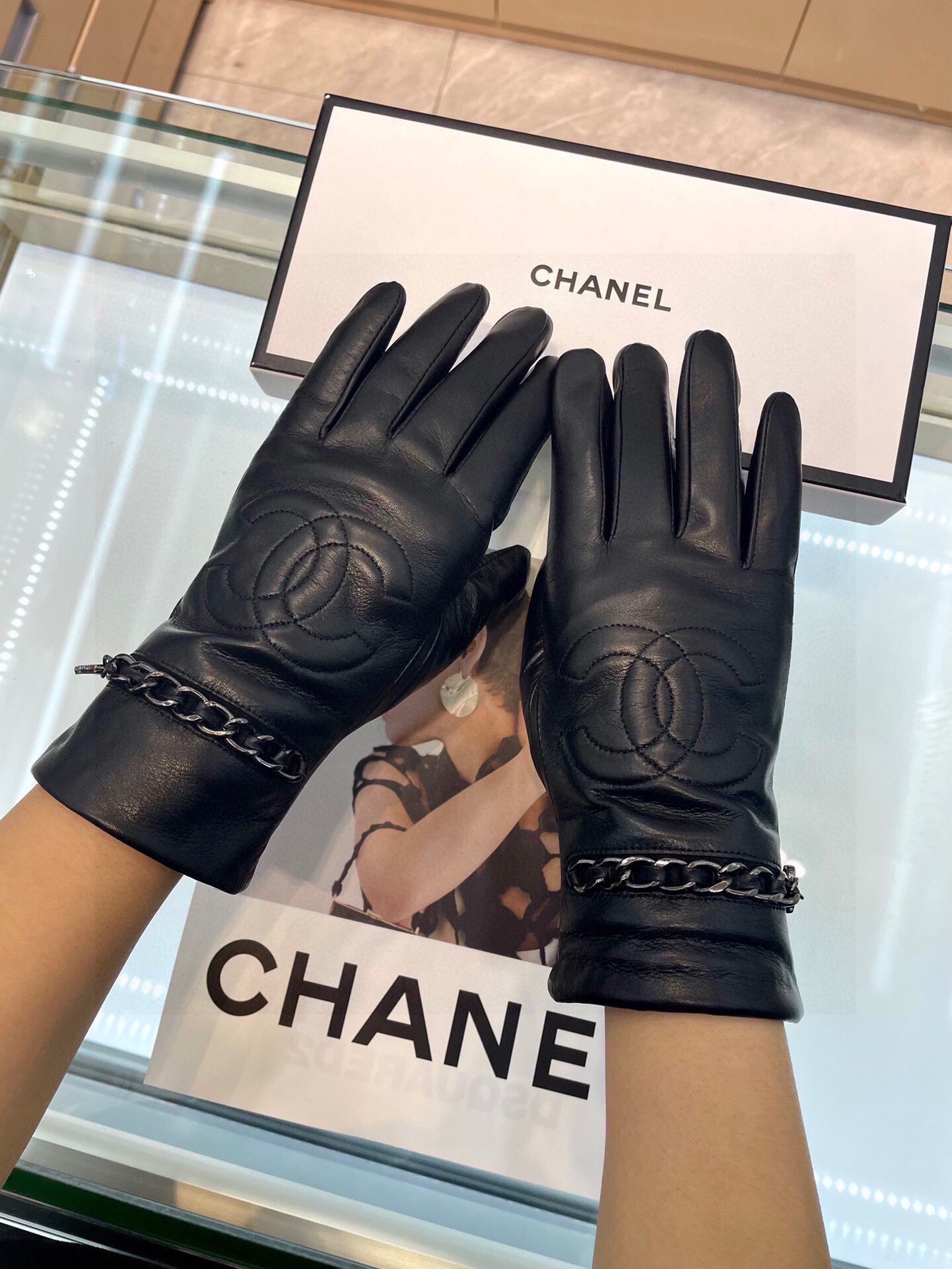 ️Chanel爆款到顶级原单官网同步女士新款高档羊皮手套百分百选用进口小羊皮内里羊丝里皮质光泽鲜亮饱满柔