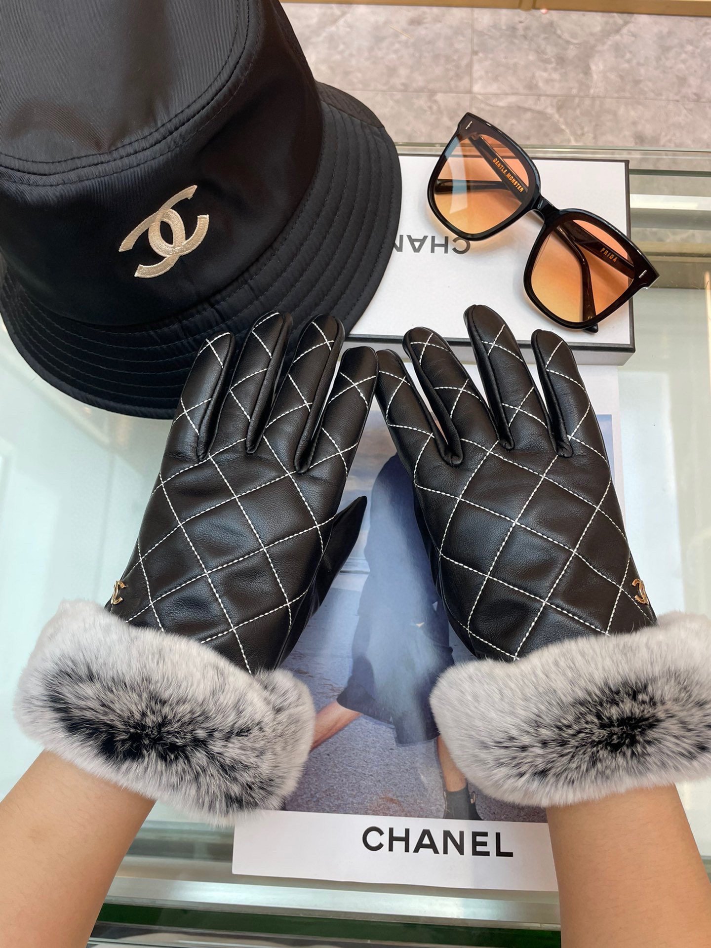Chanel新款女士手套一级羊皮皮质超薄保暖舒适柔软舒适特显手型质感超群码数均码
