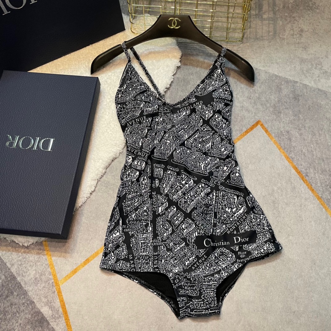 Dior最新款CD2023夏季新款巴黎地图系列连体泳衣采用原版定织高弹氨纶混纺面料复古黑白色巴黎建筑图印