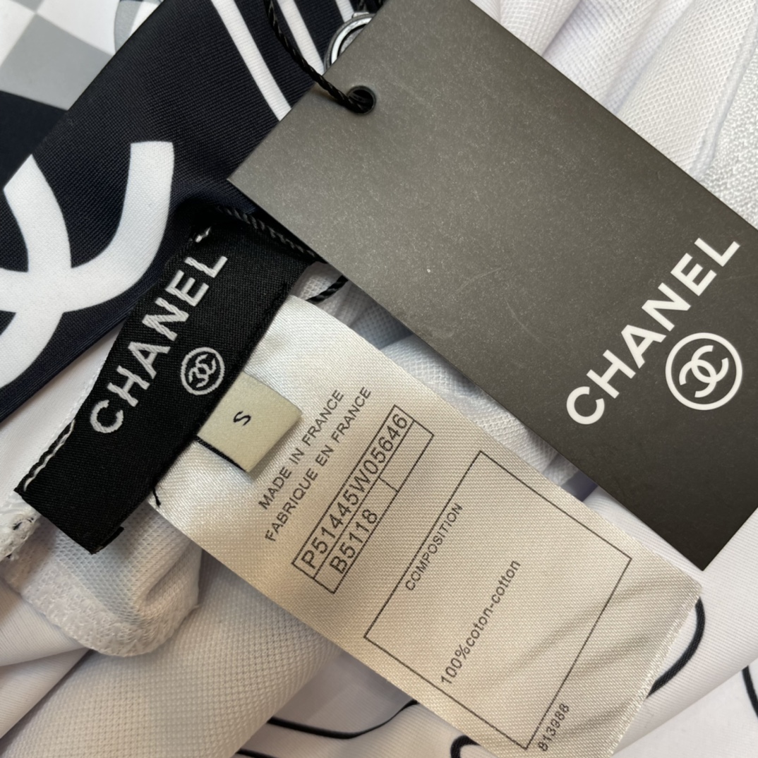 Chanel新款连体泳衣平角裤适合多种场景的游泳衣️海边游泳池温泉水上乐园漂流都可以内搭也完全可以连体设