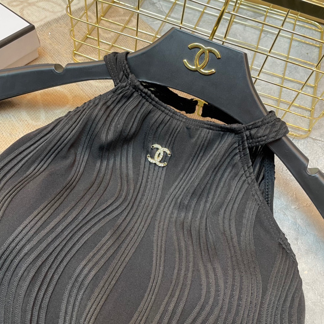 Chanel新款连体泳衣️适合多种场景的游泳衣️海边游泳池温泉水上乐园漂流都可以内搭外穿也完全可以面料透