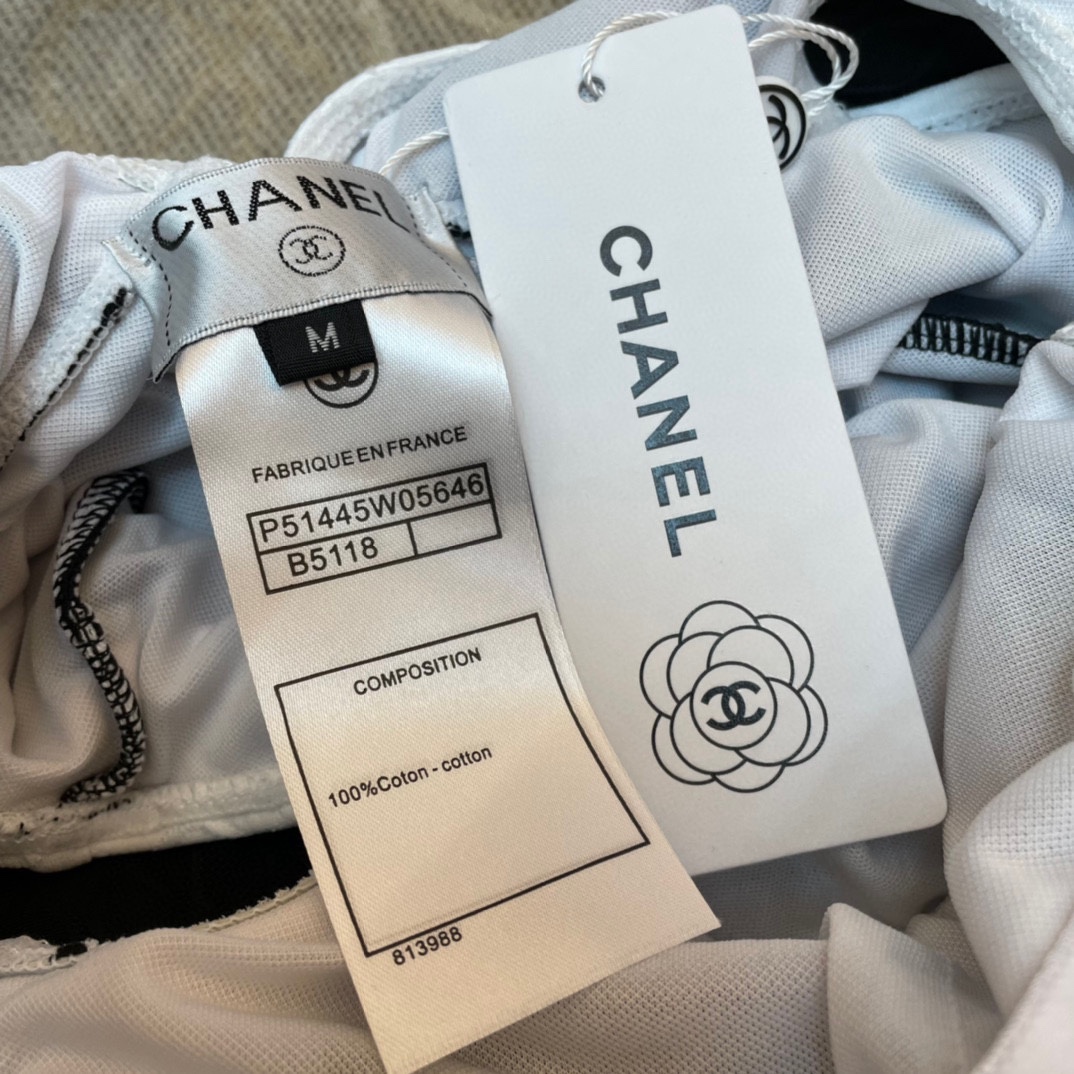 Chanel新款连体泳衣名媛风实物真的超级美适合多种场景的游泳衣️海边游泳池温泉水上乐园漂流都可以面料透