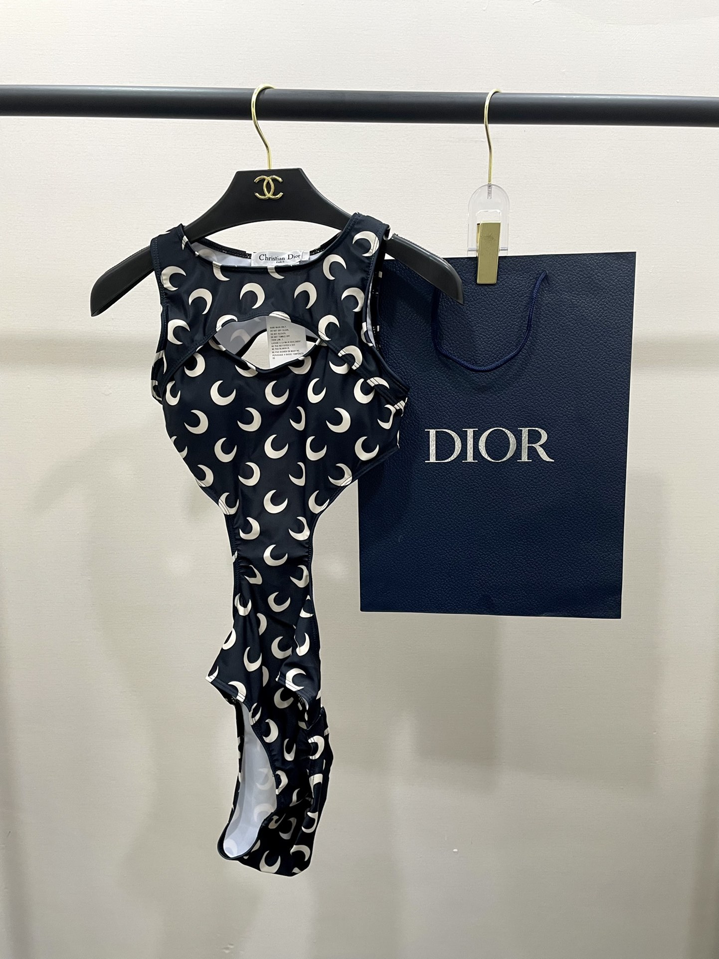 Dior新款性感连体泳衣周扬青同款适合多种场景的游泳衣️海边游泳池温泉水上乐园漂流都可以内搭也完全可以连