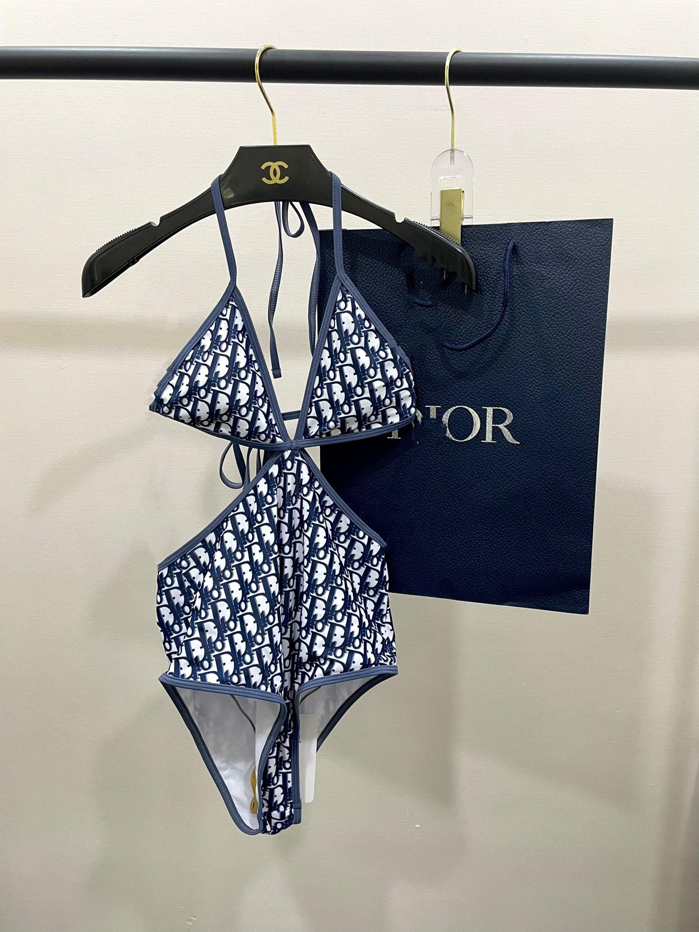 Dior新款性感连体泳衣周扬青同款适合多种场景的游泳衣️海边游泳池温泉水上乐园漂流都可以内搭也完全可以连