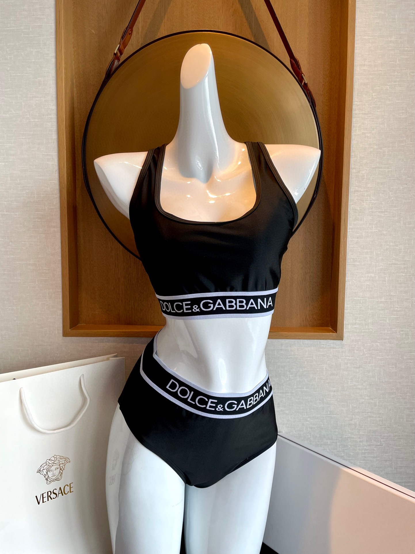 NO:289391,Special offer DG new split swimsuit bikini set letter webbing waist sport vest   briefs, black, size S M L Xl swimsuit swimsuit bikini, swimsuit, swimsuit, bikinis19860909特价 DG新款分体泳衣比基尼套装 字母织带收腰运动背心 三角内裤,黑色, 码数 S M L Xl泳衣泳裤比基尼,泳衣，泳裤，比基尼,swimsuits,bikinis,accessory