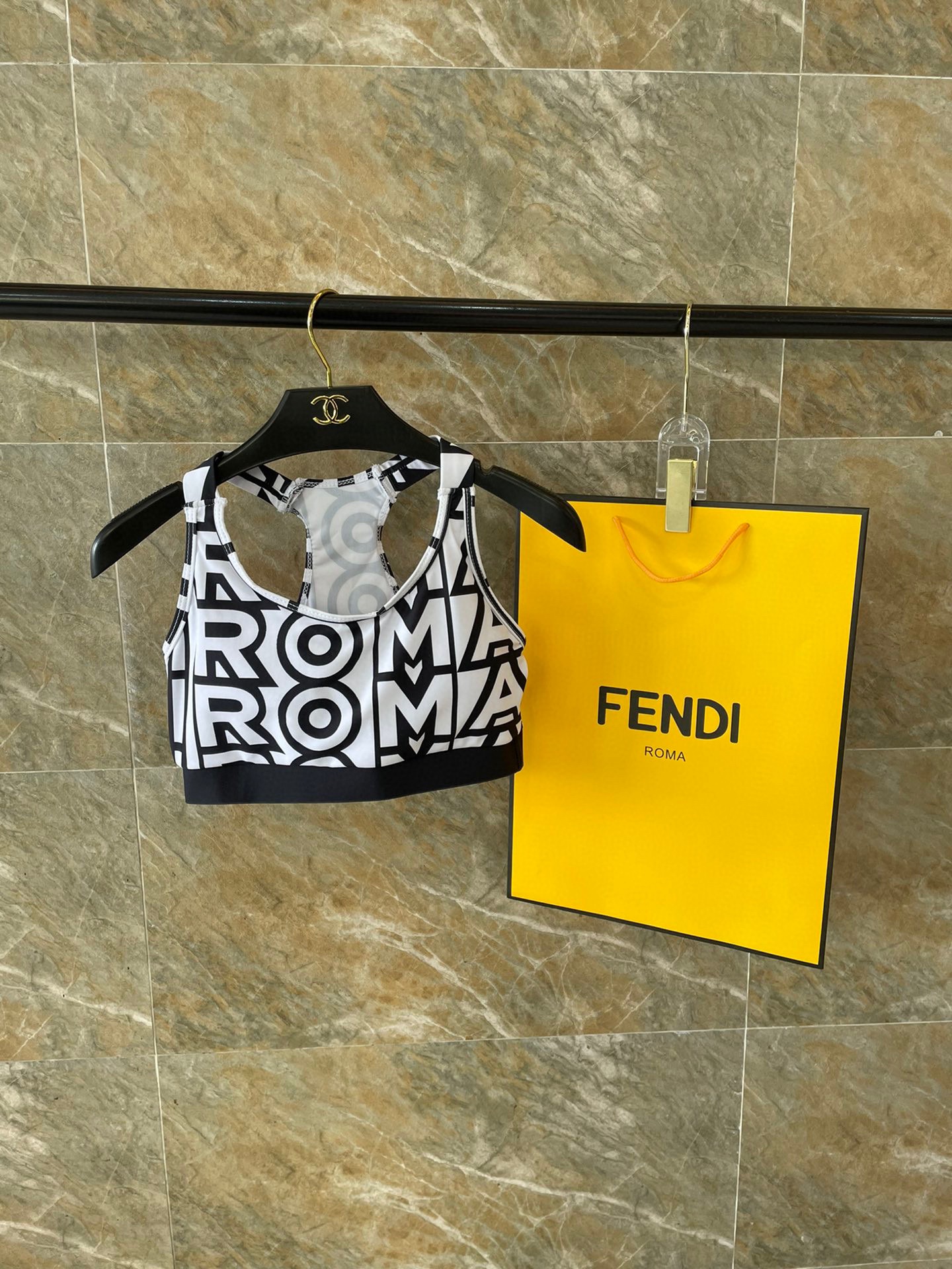 Fendi Camiseta de tirantes Trajes de dos piezas y conjuntos a juego Ropa de yoga Pantalones deportivos