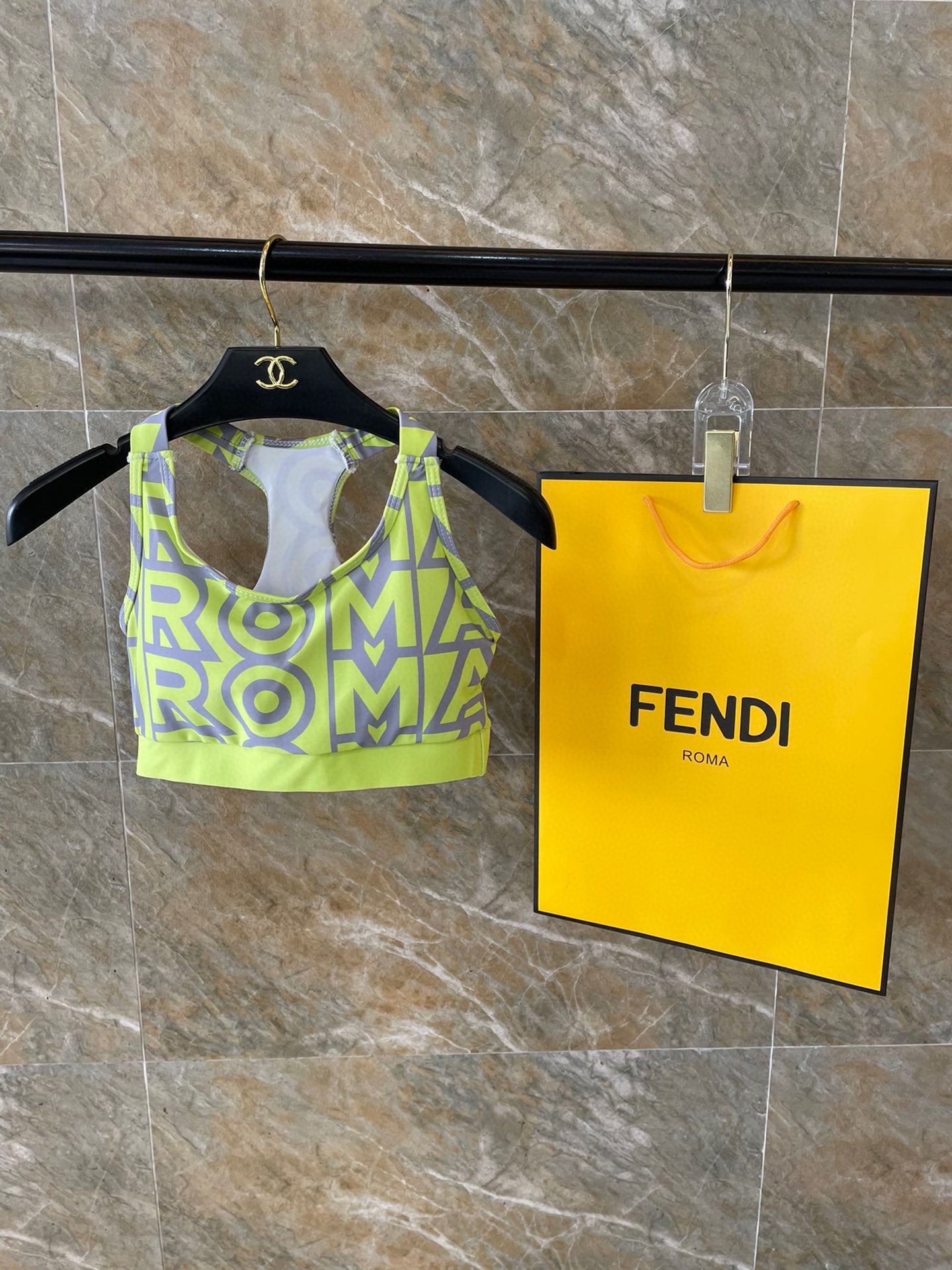 Fendi Camiseta de tirantes Trajes de dos piezas y conjuntos a juego Ropa de yoga Pantalones deportivos