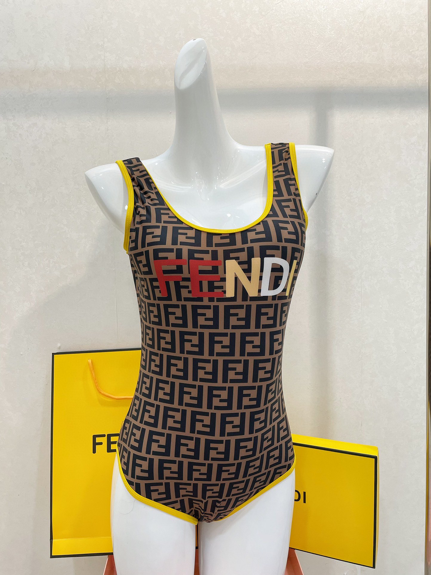 Fendi Réplicas
 Bañadores y ropa de playa Secado rápido