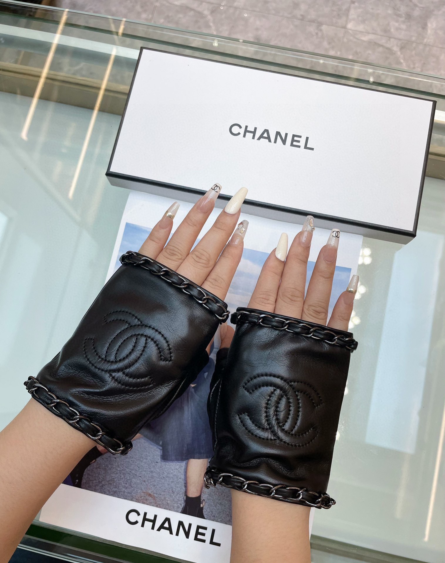 香奈儿Chanel️欧洲新款顶级原单女士高档半指手套百分百选用进口羊皮香奈儿御用羊皮皮质光滑细腻柔软手感