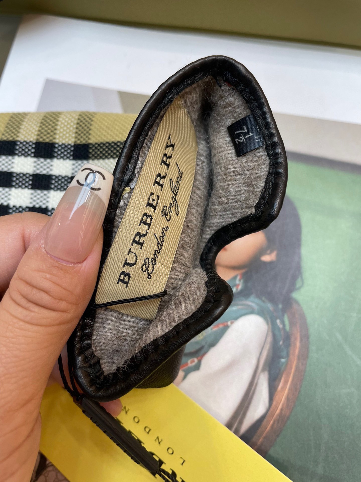 ‼️ 爆款到 巴宝莉。【顶级原单】官网同步女士新款高档羊皮手套🎉🔒🔒百分百选用进口小羊皮 内里羊绒 保暖