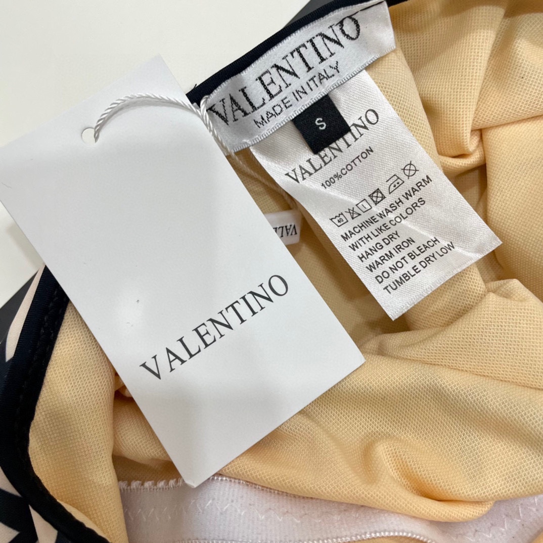 “Valentino’s Sexy Goddess Body Suit: Versatile Swimwear for Various Scenarios” - 图片 8
