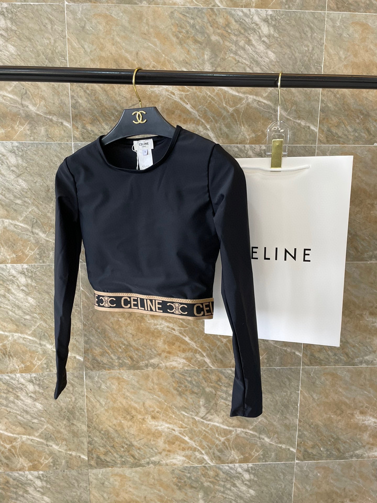 The special price will be 200 Celine’s new high-powered gym shorts. SM L Xl