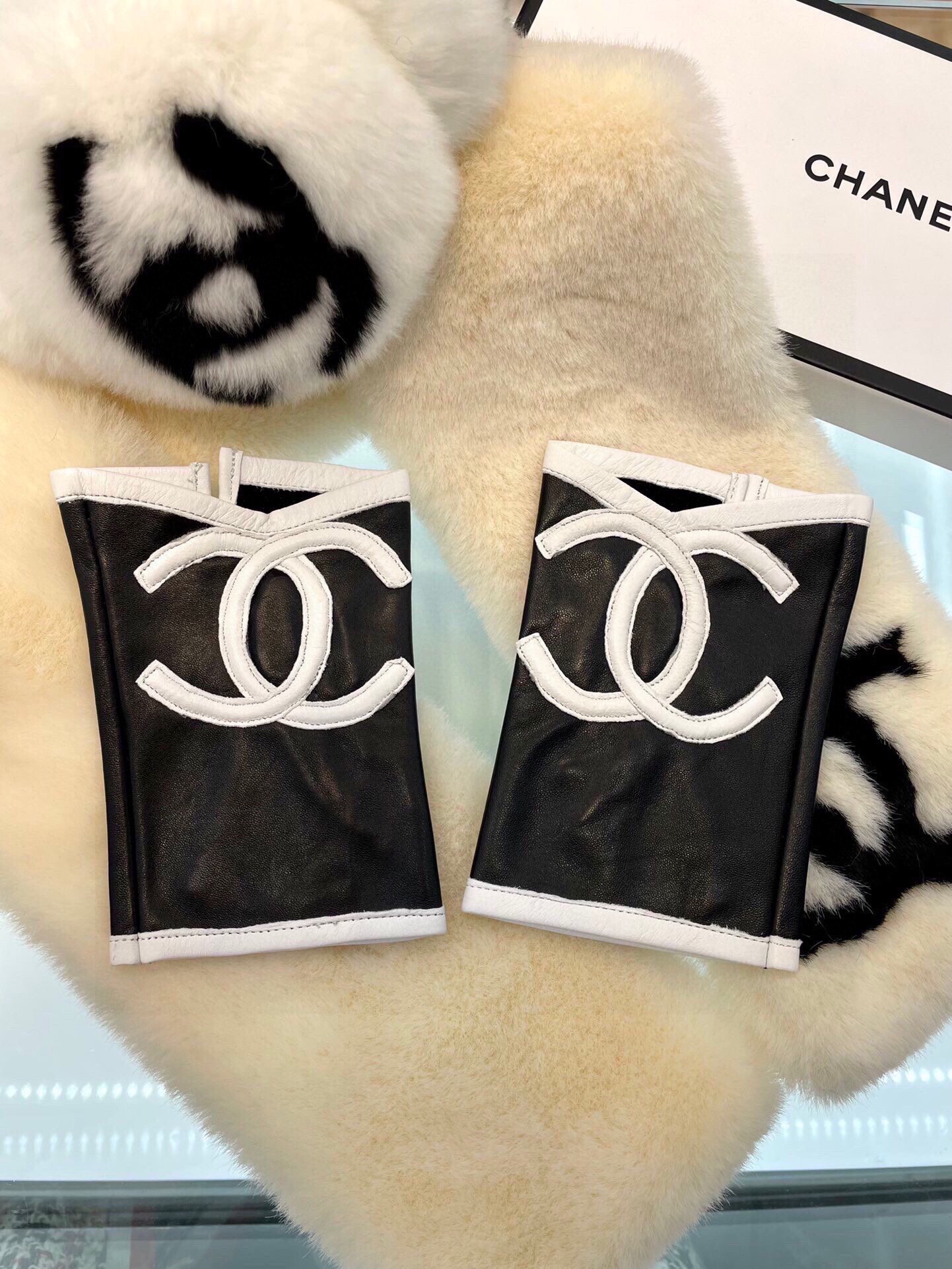 Special Price: 350 to 100% Off New High-Quality Lamb-Skin Gloves, Official Website, Size M/L - 图片 3