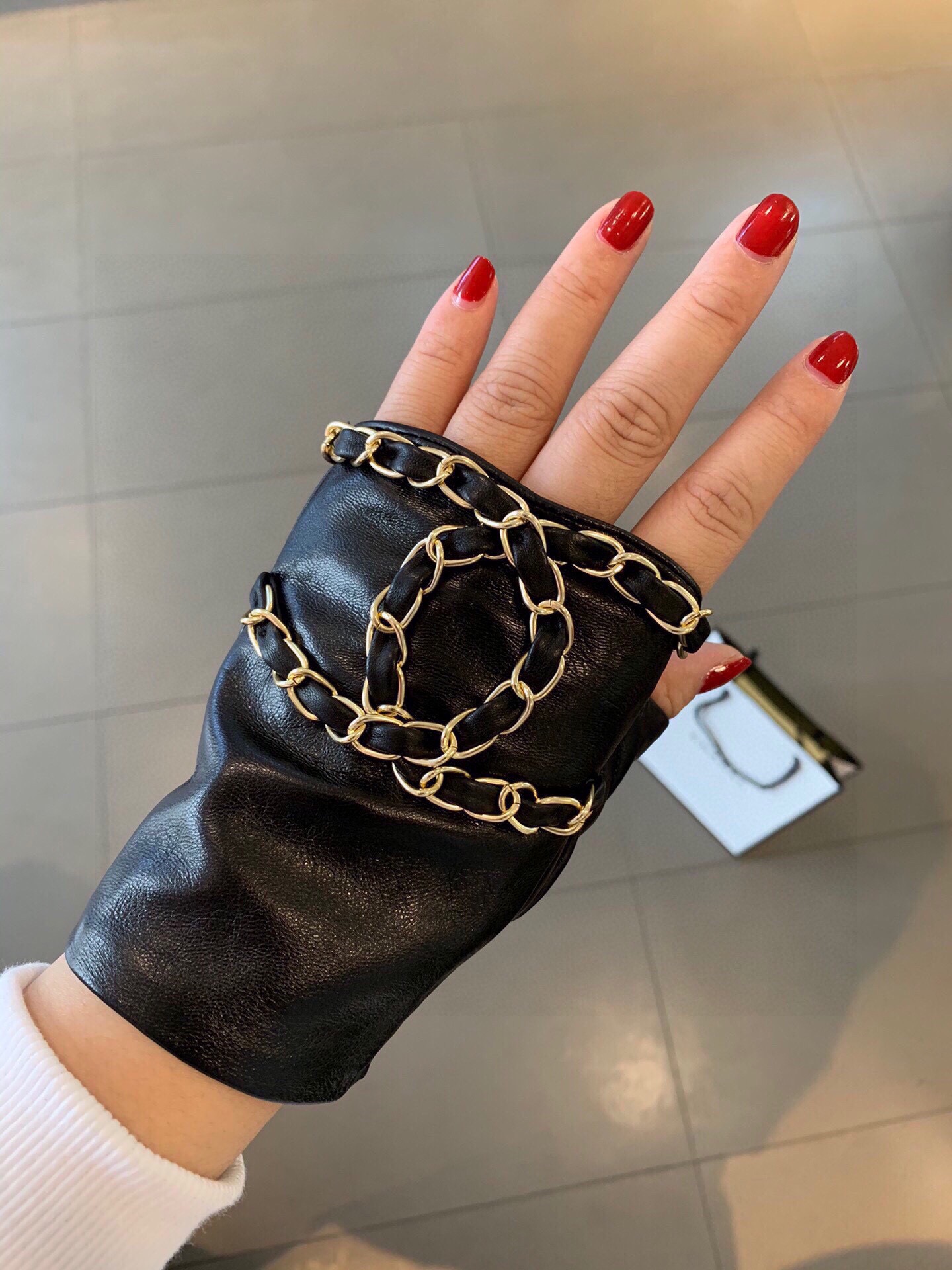 High-Quality Imported Sheep-Skin Gloves: Soft, Delicate, and Hand-Sensored - 图片 7