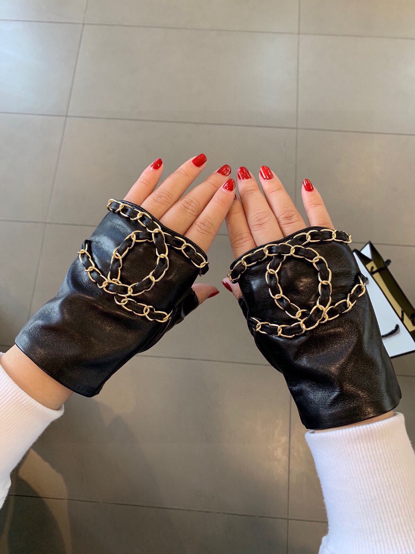 High-Quality Imported Sheep-Skin Gloves: Soft, Delicate, and Hand-Sensored - 图片 9