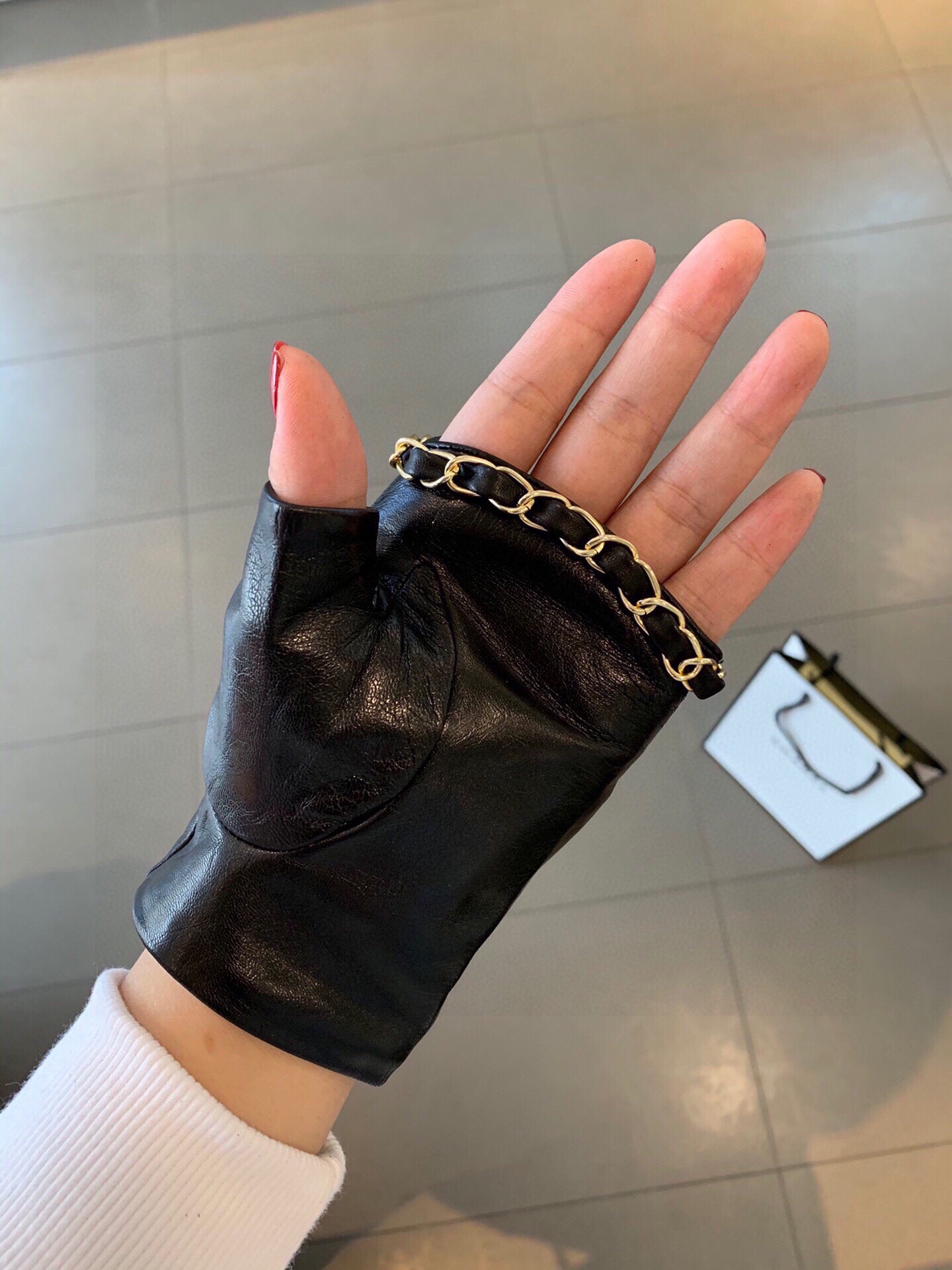 High-Quality Imported Sheep-Skin Gloves: Soft, Delicate, and Hand-Sensored - 图片 8