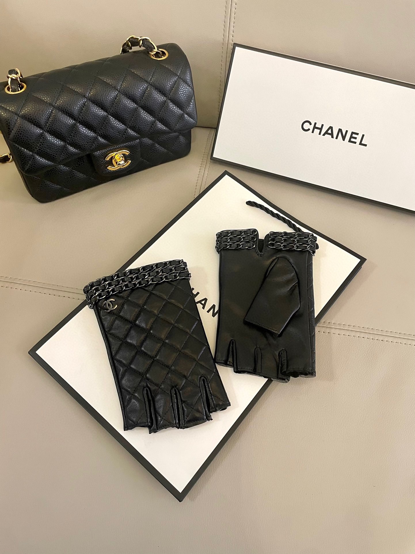 300 BUCKS TO THE SUPER-REFERENDANT, TROUPE, MUST RETAIN HER OWN MONEY - 图片 2