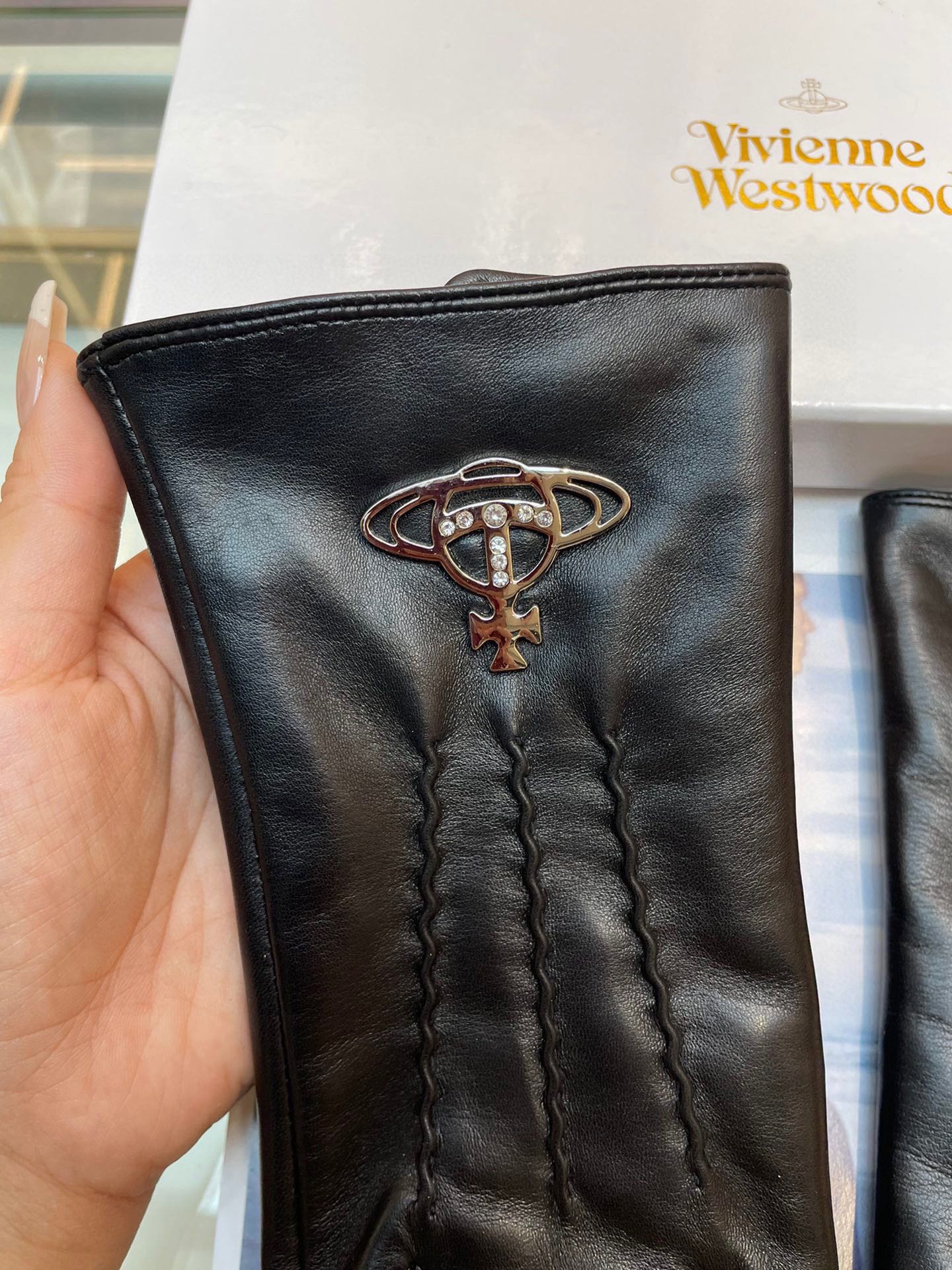Ms. Vivienne Westwood, Saturn’s leather gloves - 图片 3