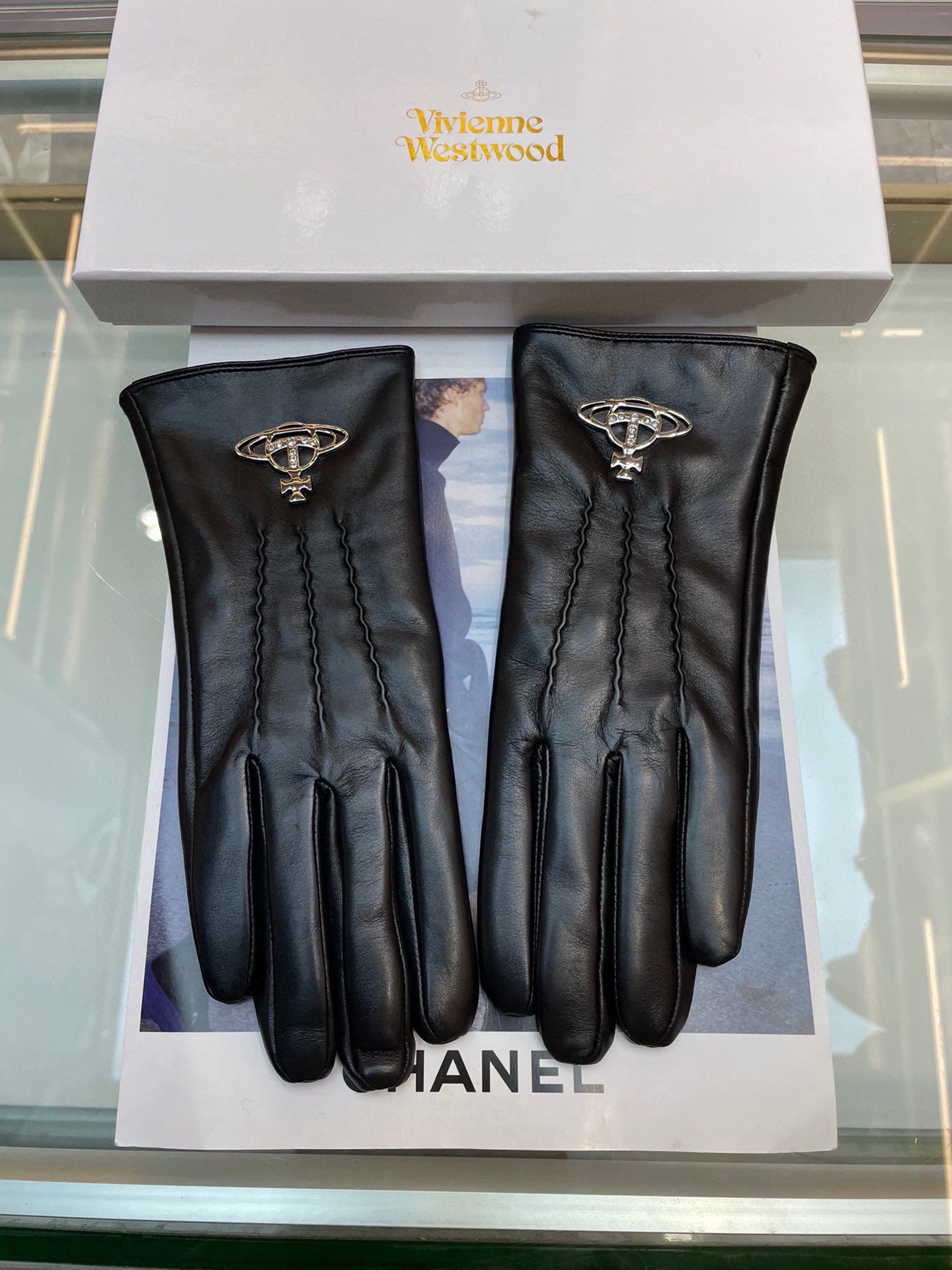 Ms. Vivienne Westwood, Saturn’s leather gloves - 图片 2