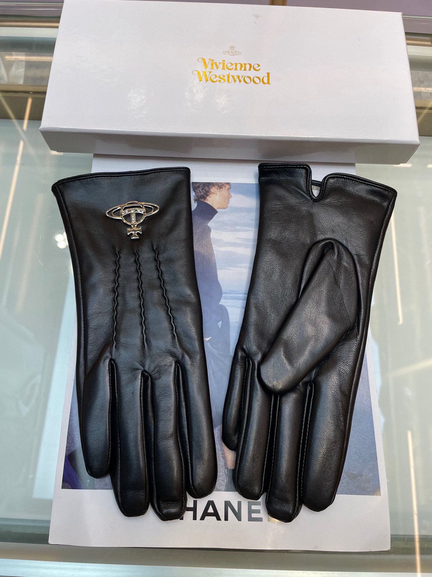 Ms. Vivienne Westwood, Saturn’s leather gloves - 图片 4
