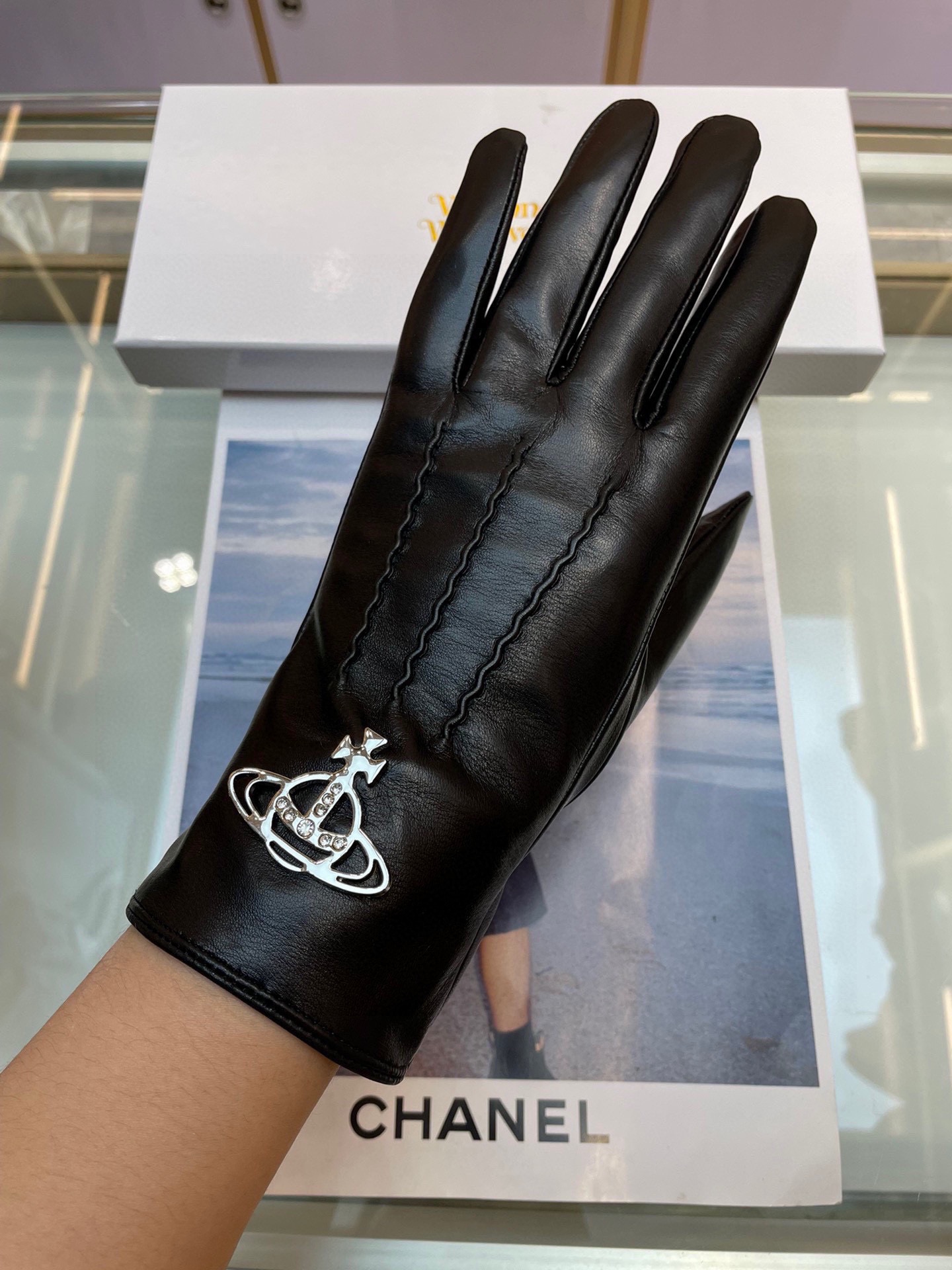 Ms. Vivienne Westwood, Saturn’s leather gloves - 图片 6