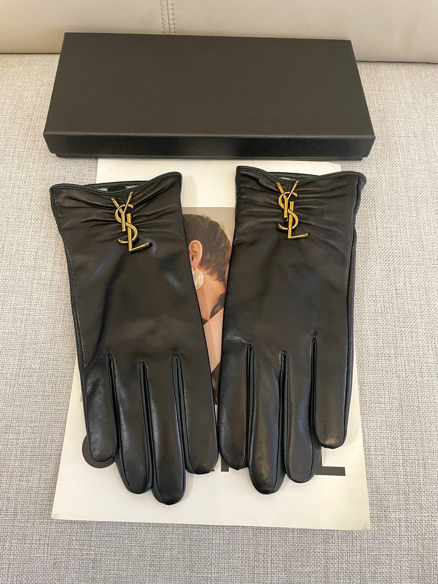 “High-Quality Lambskin Gloves Customised at Special Price of 275 YSL” - 图片 2