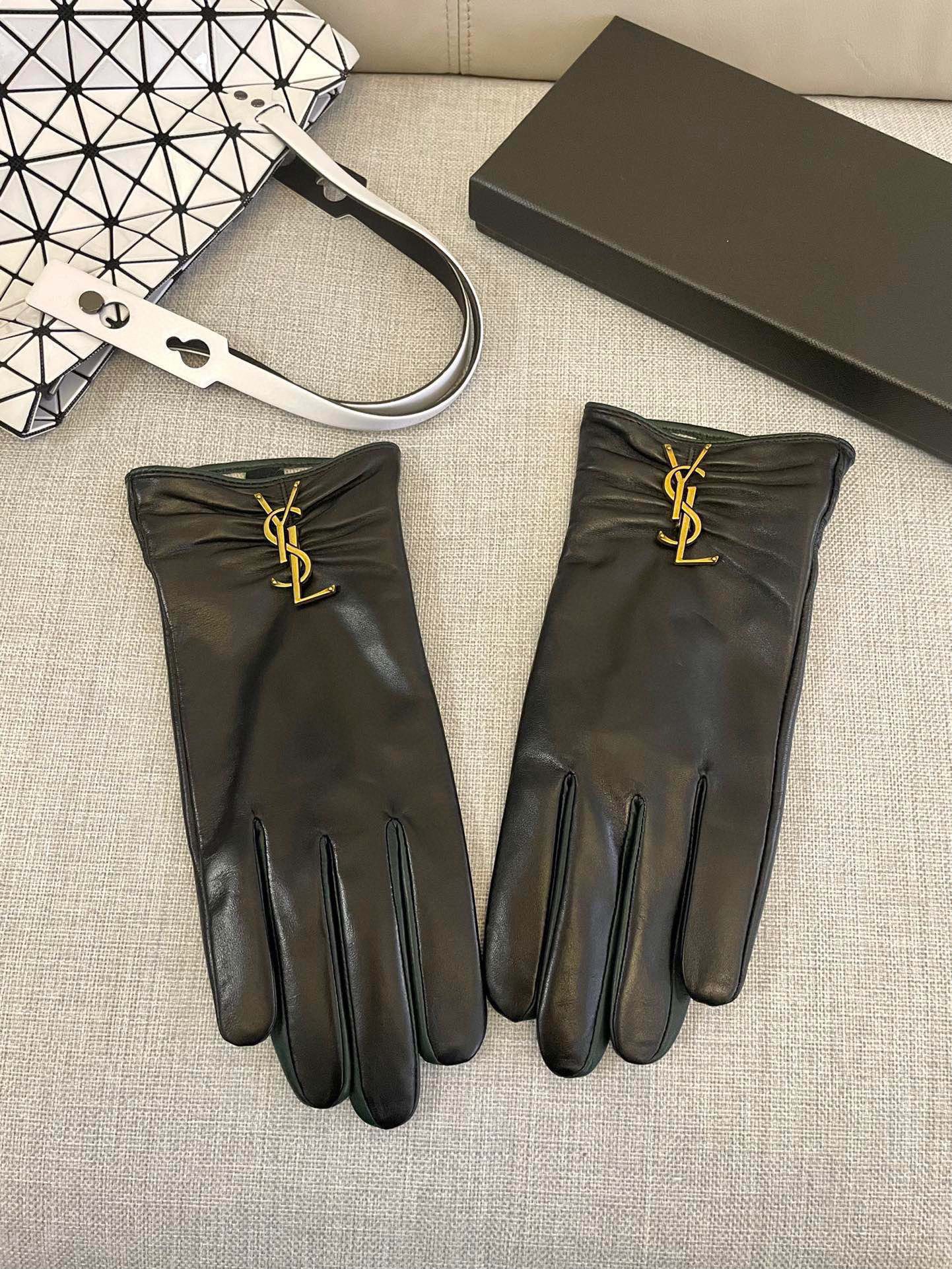 “High-Quality Lambskin Gloves Customised at Special Price of 275 YSL”