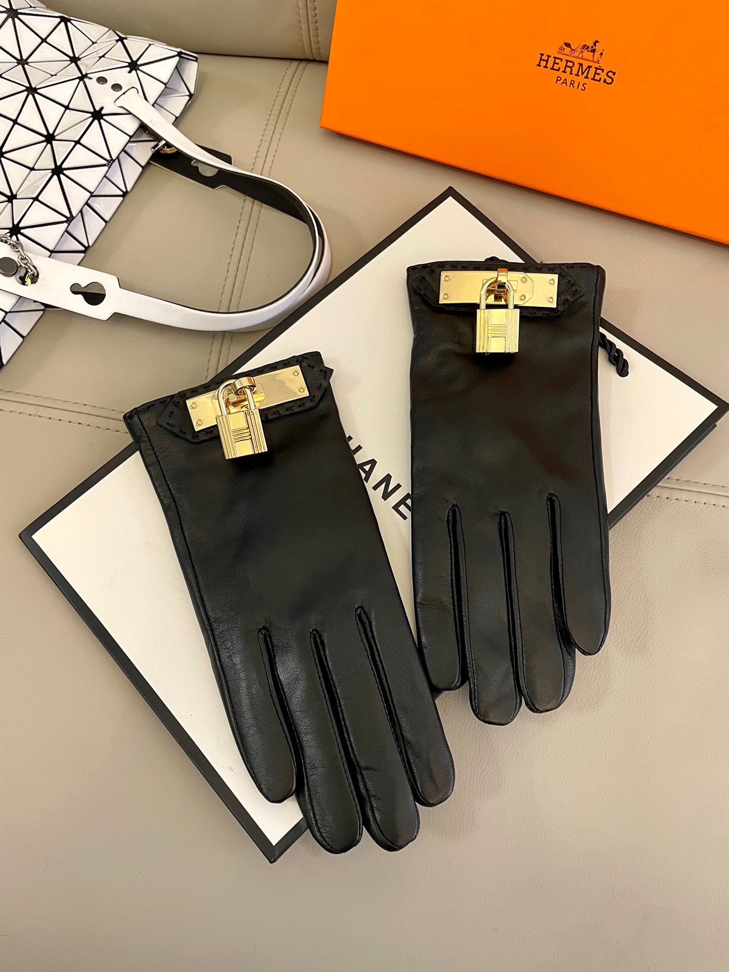 Premium Imported Sheep-Skin Gloves: Luxurious Quality, Exquisite Craftsmanship. - 图片 3