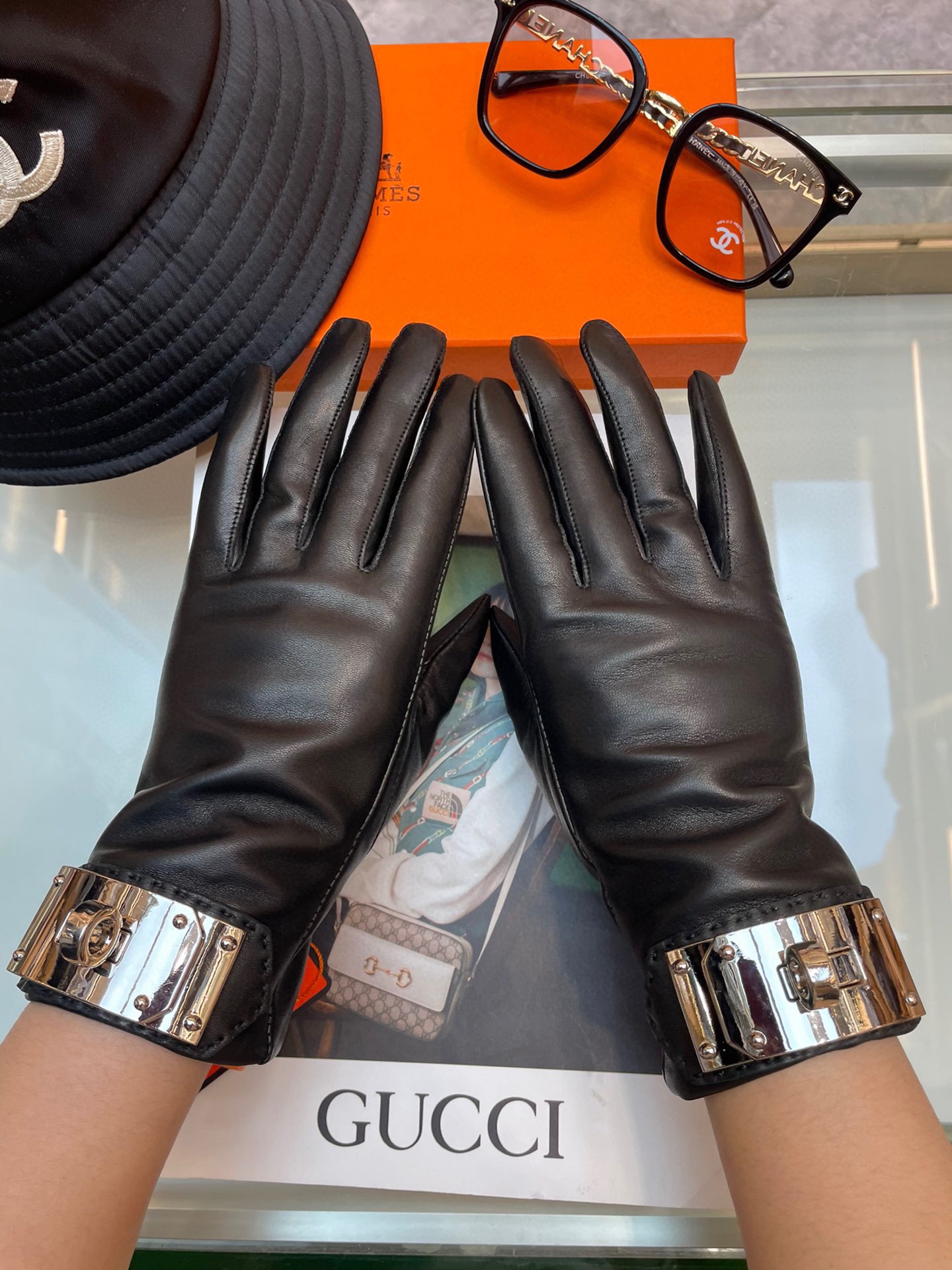 “Cost for High-Quality Lamb-Skin Gloves and Eima-Skin-Skin: $375” - 图片 9