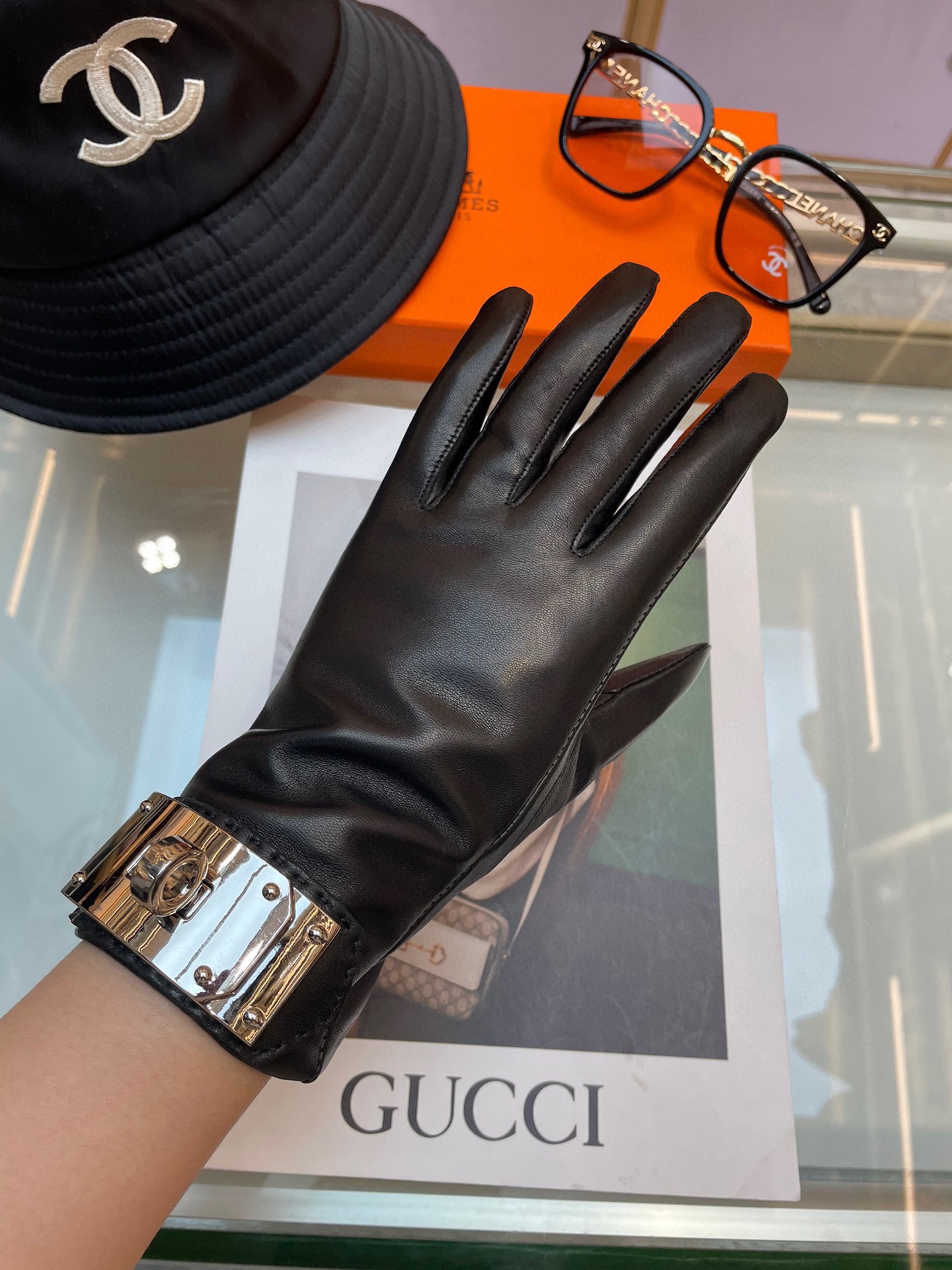 “Cost for High-Quality Lamb-Skin Gloves and Eima-Skin-Skin: $375” - 图片 5
