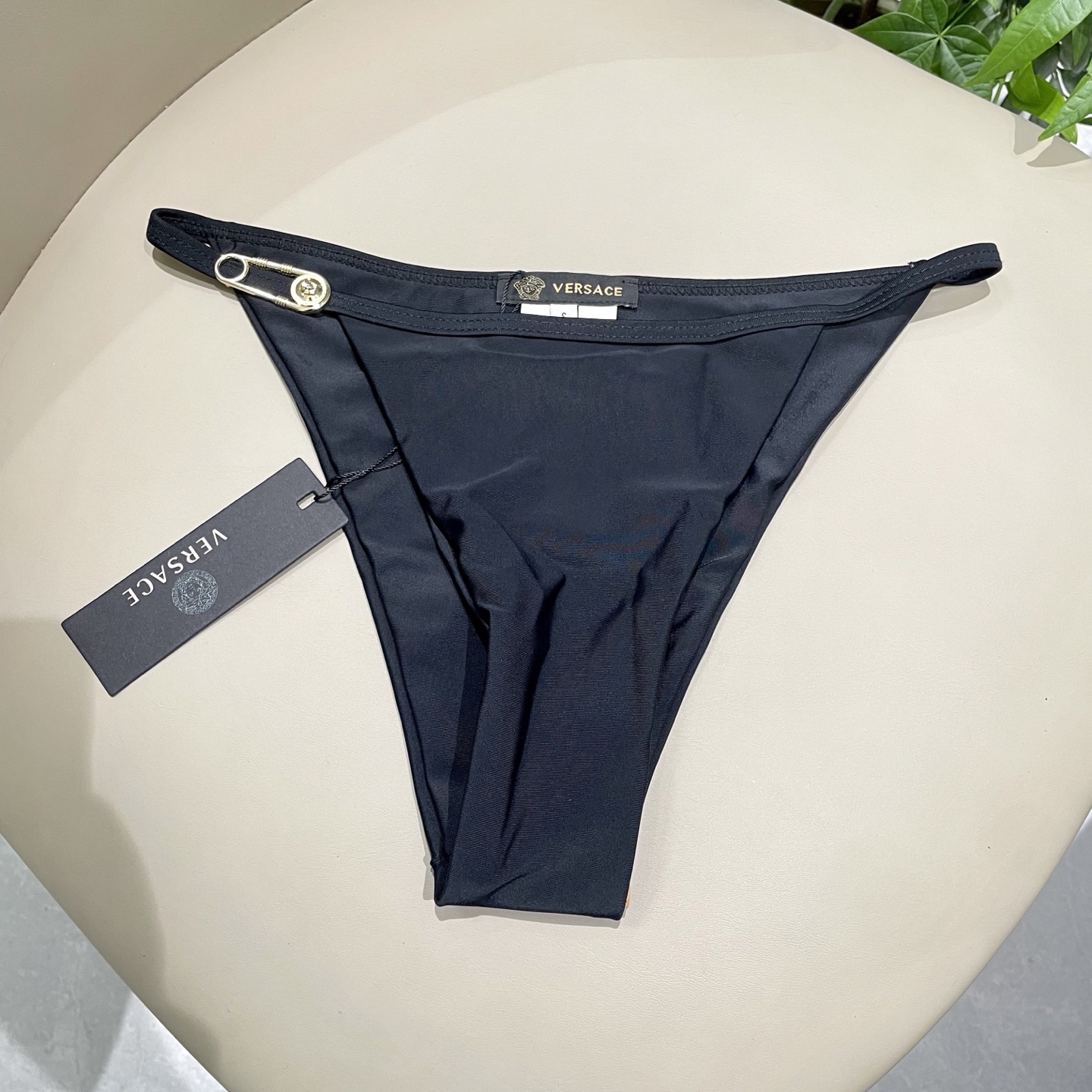  范思哲比基尼泳衣 简单大气 适合多种场景的游泳衣🏊‍♀️海边 游泳池 温泉 水上乐园 漂流都可以😌内搭
