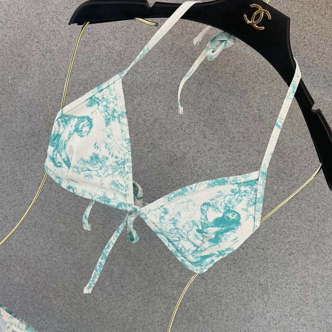  Dior新款👙❤️😍🥰适合多种场景的游泳衣🏊‍♀️海边 游泳池 温泉 水上乐园 漂流都可以😌内搭外穿也