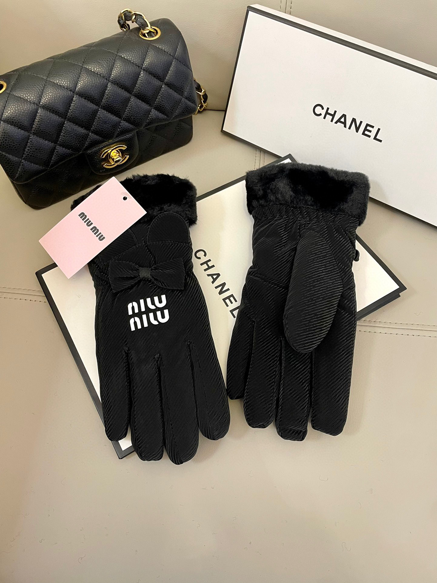 “Soft and Warm Wool Gloves with Natural Dyes for Comfort and Style” - 图片 4