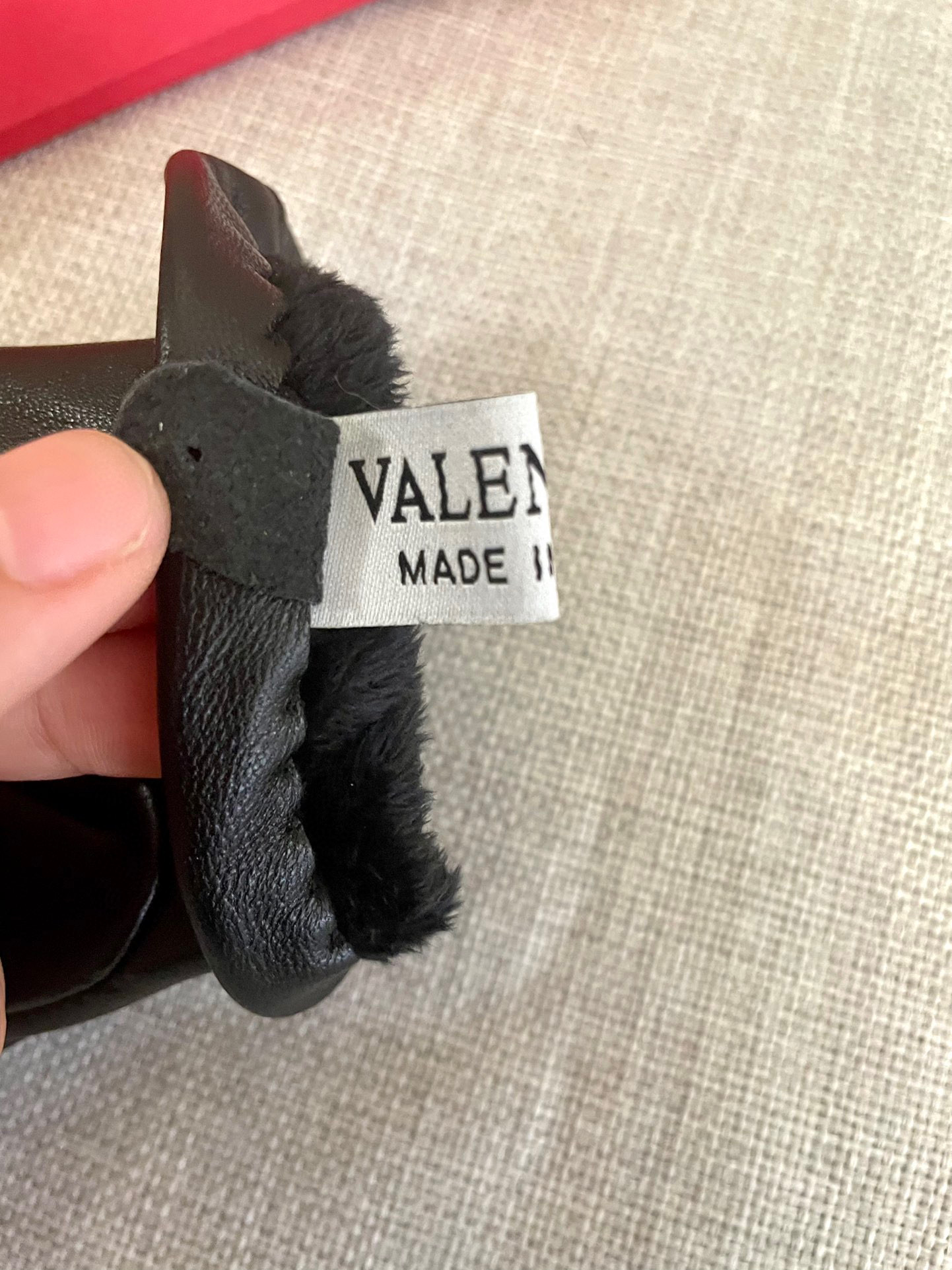 THE PRICE IS 300, VALENTINO - 图片 9