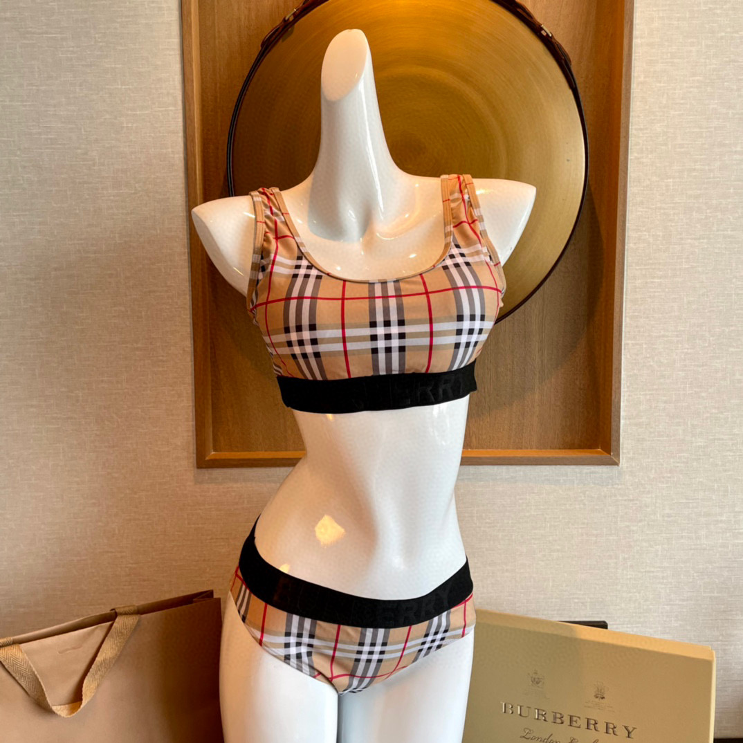 Burberry巴宝莉新款比基尼👙❤️😍🥰适合多种场景的游泳衣🏊‍♀️海边 游泳池 温泉 水上乐园 漂