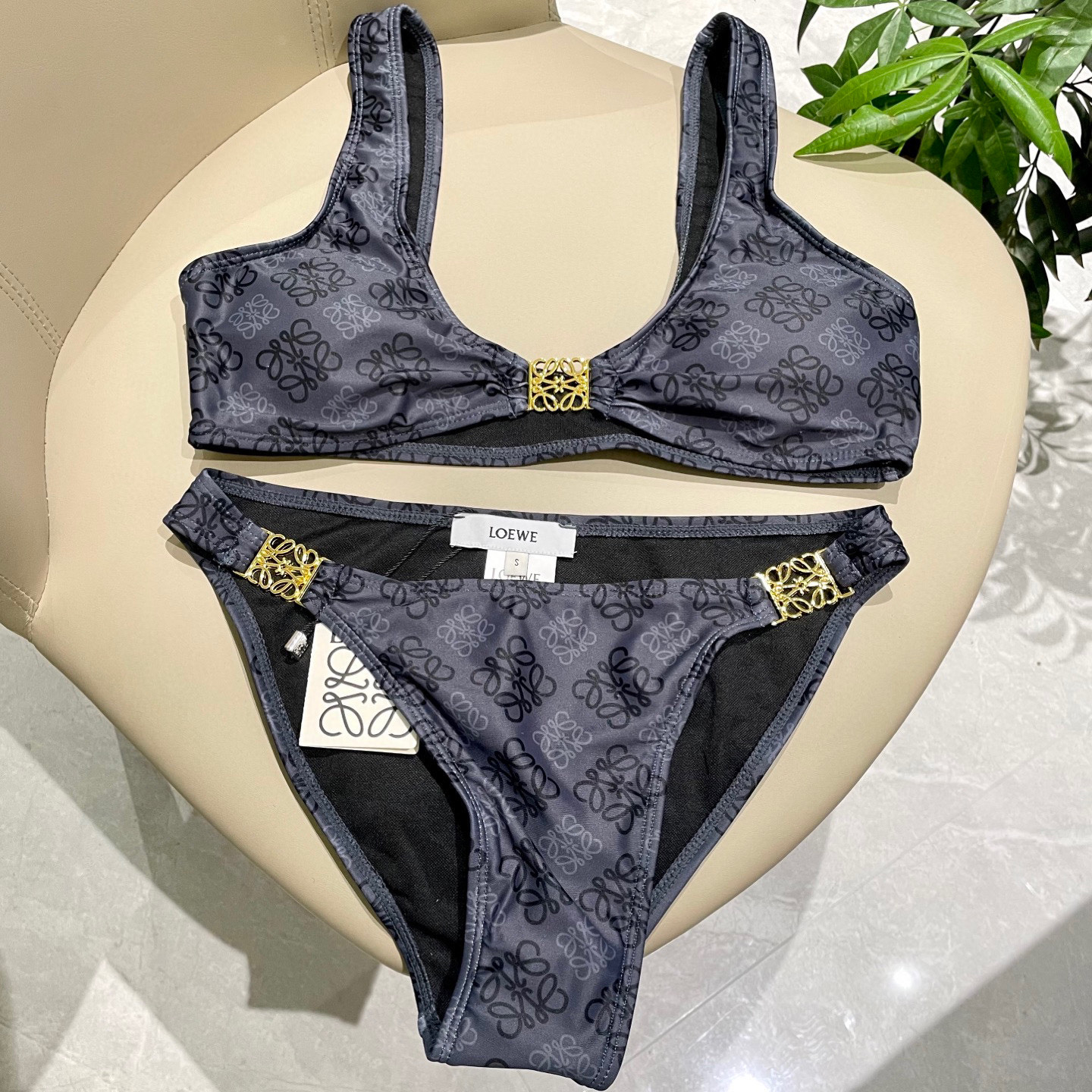  Loewe新款分体对版五金😍🥰适合多种场景的游泳衣🏊‍♀️海边 游泳池 温泉 水上乐园 漂流都可以😌内