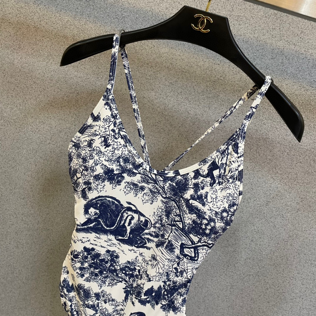  Dior新款动物丛林连体泳衣 实物超级美 😍🥰适合多种场景的游泳衣🏊‍♀️海边 游泳池 温泉 水上乐园