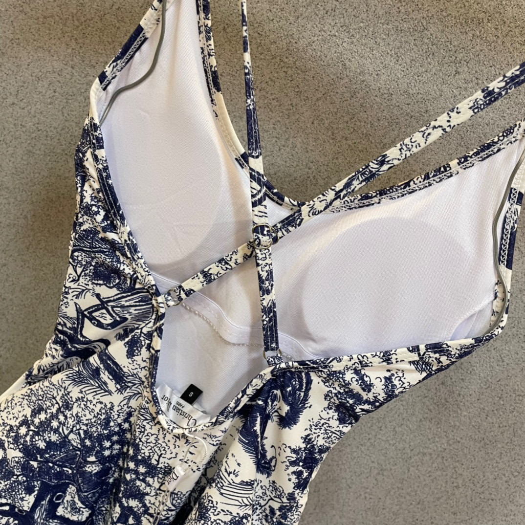  Dior新款动物丛林连体泳衣 实物超级美 😍🥰适合多种场景的游泳衣🏊‍♀️海边 游泳池 温泉 水上乐园