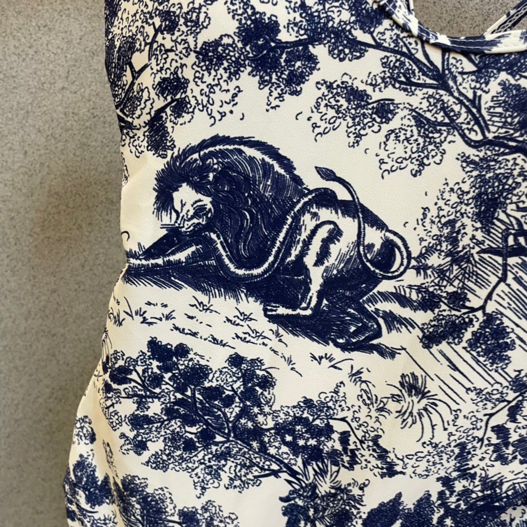  Dior新款动物丛林连体泳衣 实物超级美 😍🥰适合多种场景的游泳衣🏊‍♀️海边 游泳池 温泉 水上乐园