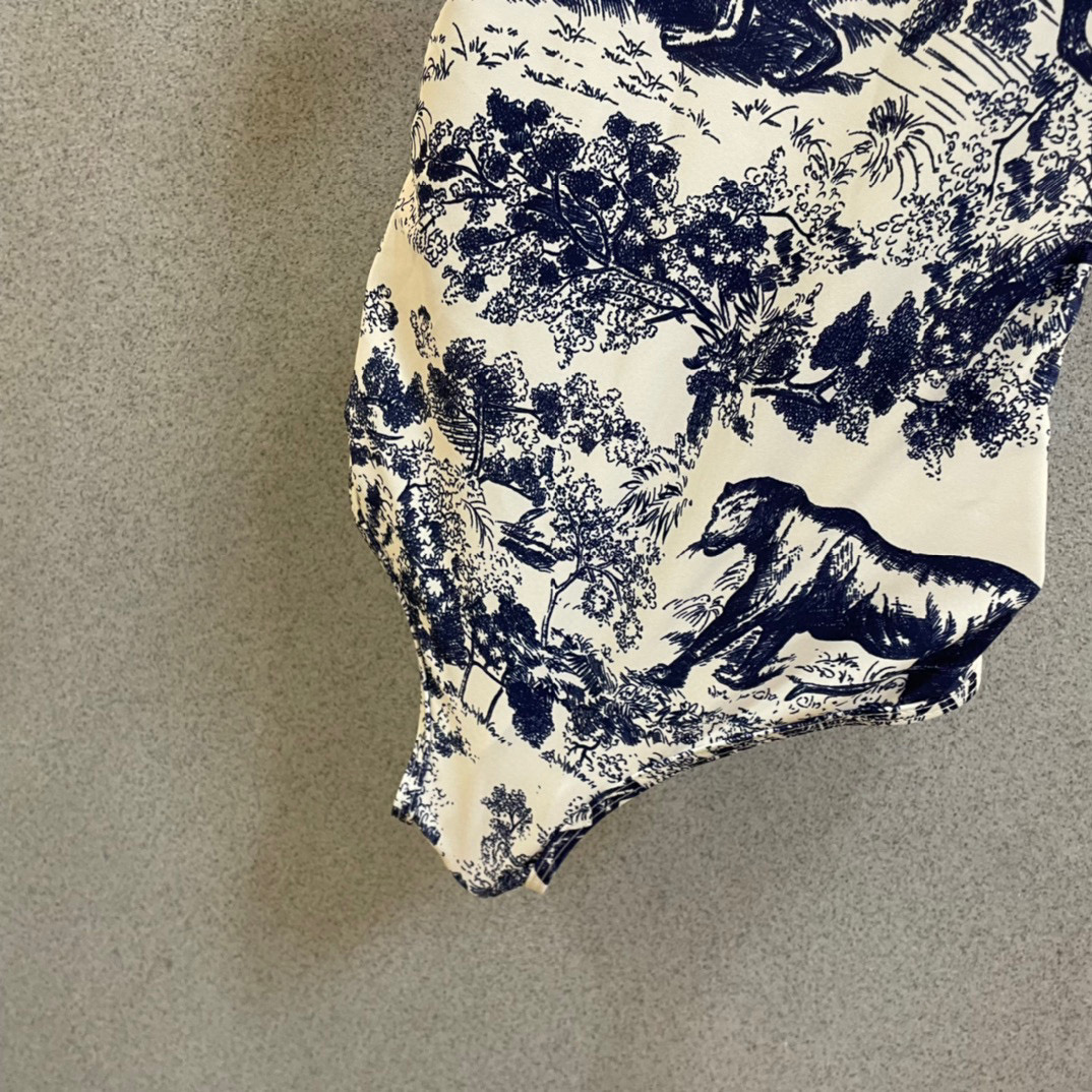  Dior新款动物丛林连体泳衣 实物超级美 😍🥰适合多种场景的游泳衣🏊‍♀️海边 游泳池 温泉 水上乐园