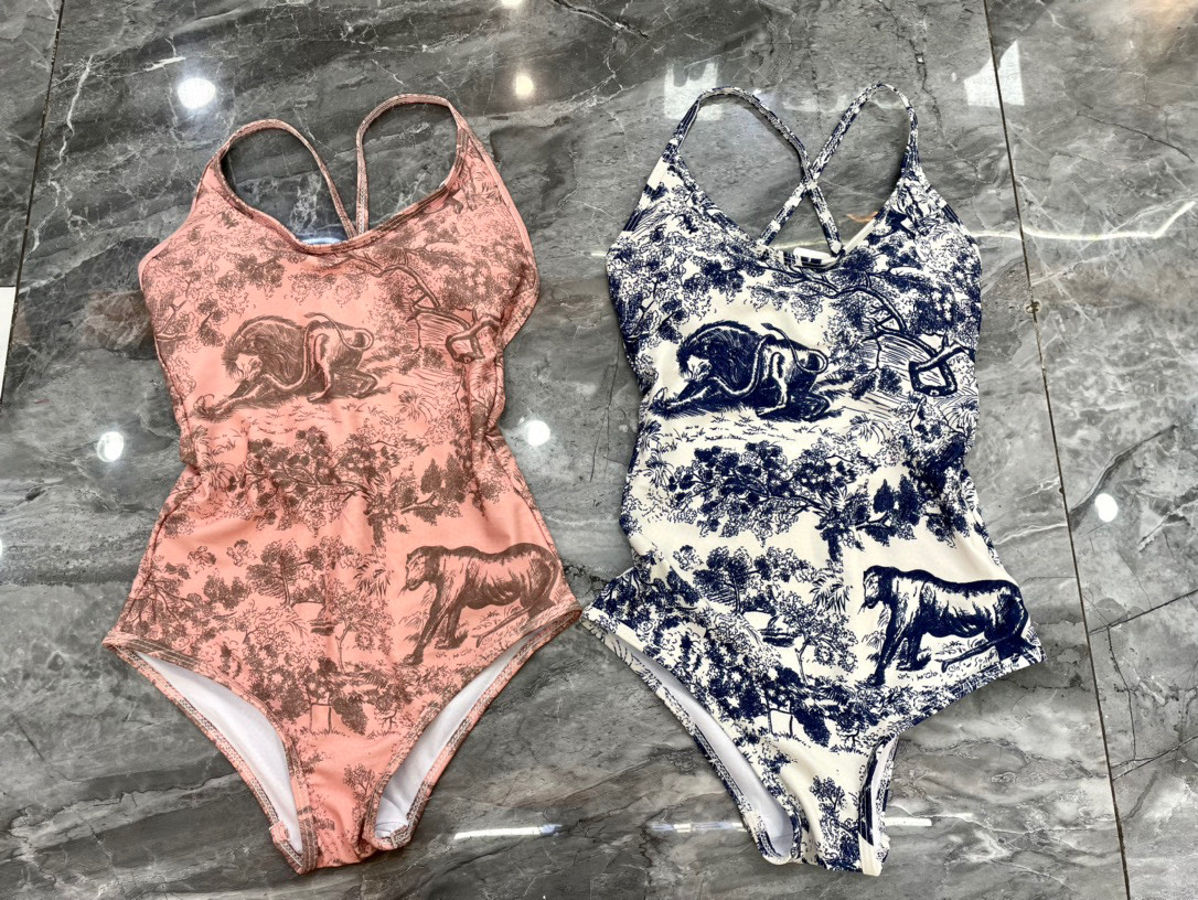  Dior新款动物丛林连体泳衣 实物超级美 😍🥰适合多种场景的游泳衣🏊‍♀️海边 游泳池 温泉 水上乐园