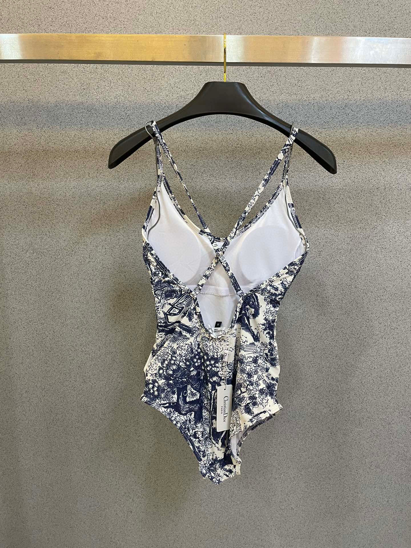 Dior新款动物丛林连体泳衣 实物超级美 😍🥰适合多种场景的游泳衣🏊‍♀️海边 游泳池 温泉 水上乐园