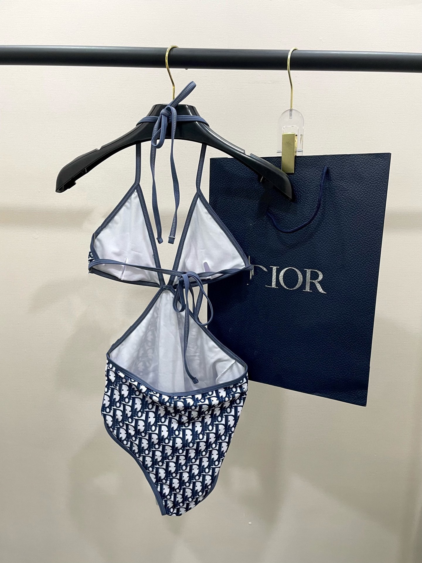  Dior新款性感连体泳衣 周扬青同款 😍🥰适合多种场景的游泳衣🏊‍♀️海边 游泳池 温泉 水上乐园 漂