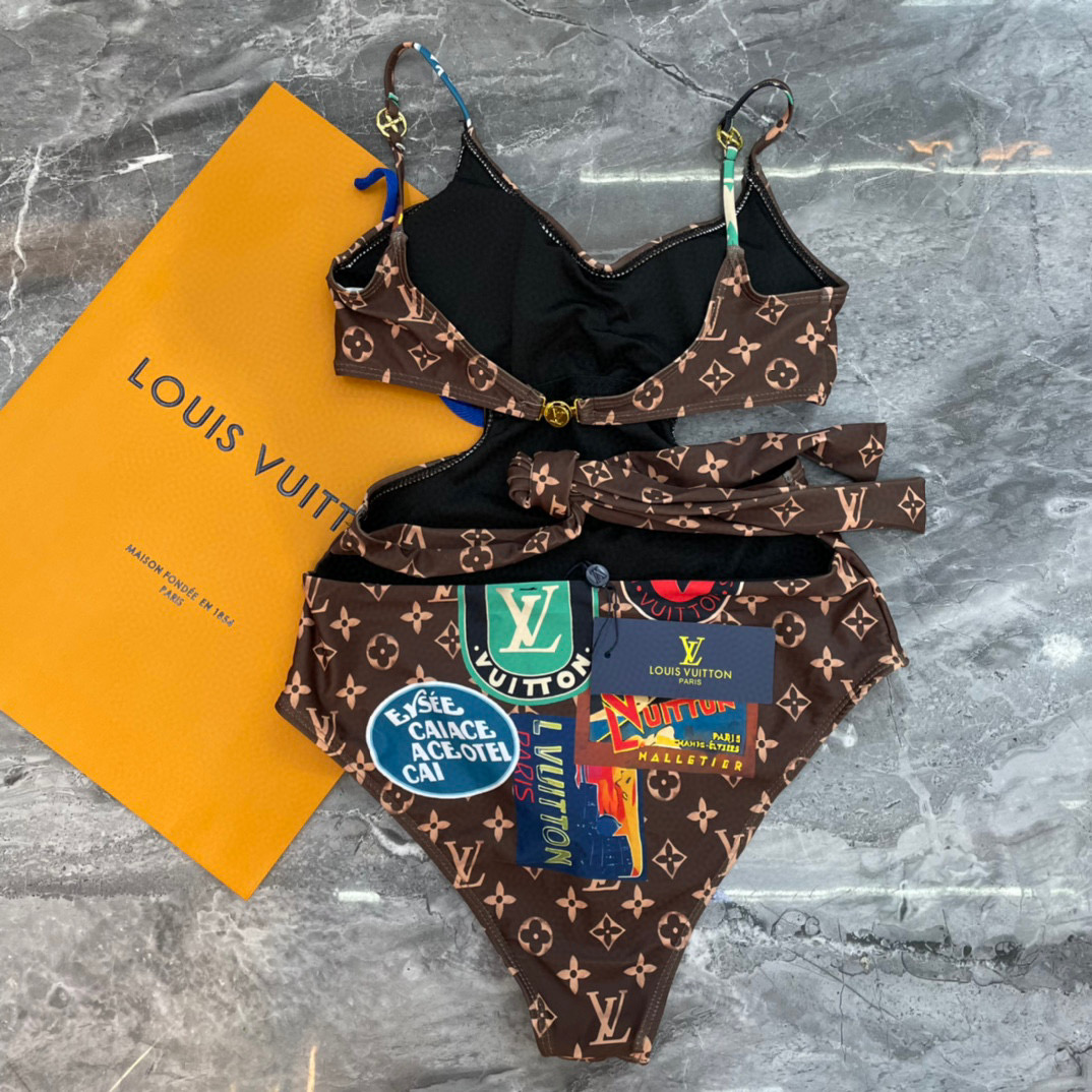  Lv新款泳衣😍🥰适合多种场景的游泳衣🏊‍♀️海边 游泳池 温泉 水上乐园 漂流都可以😌内搭也完全可以 